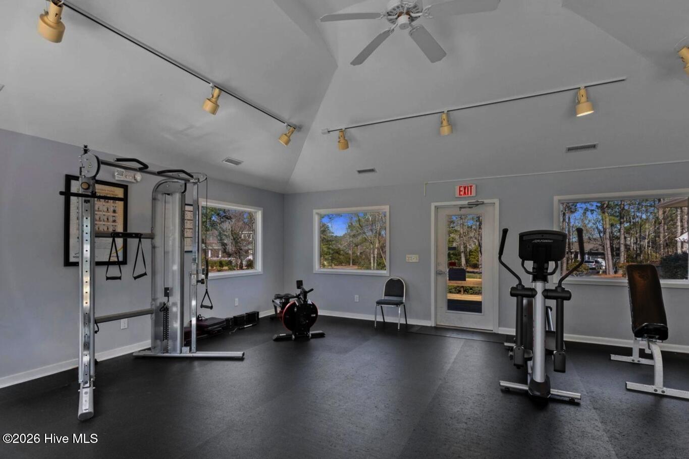 100587072 | Photo 69