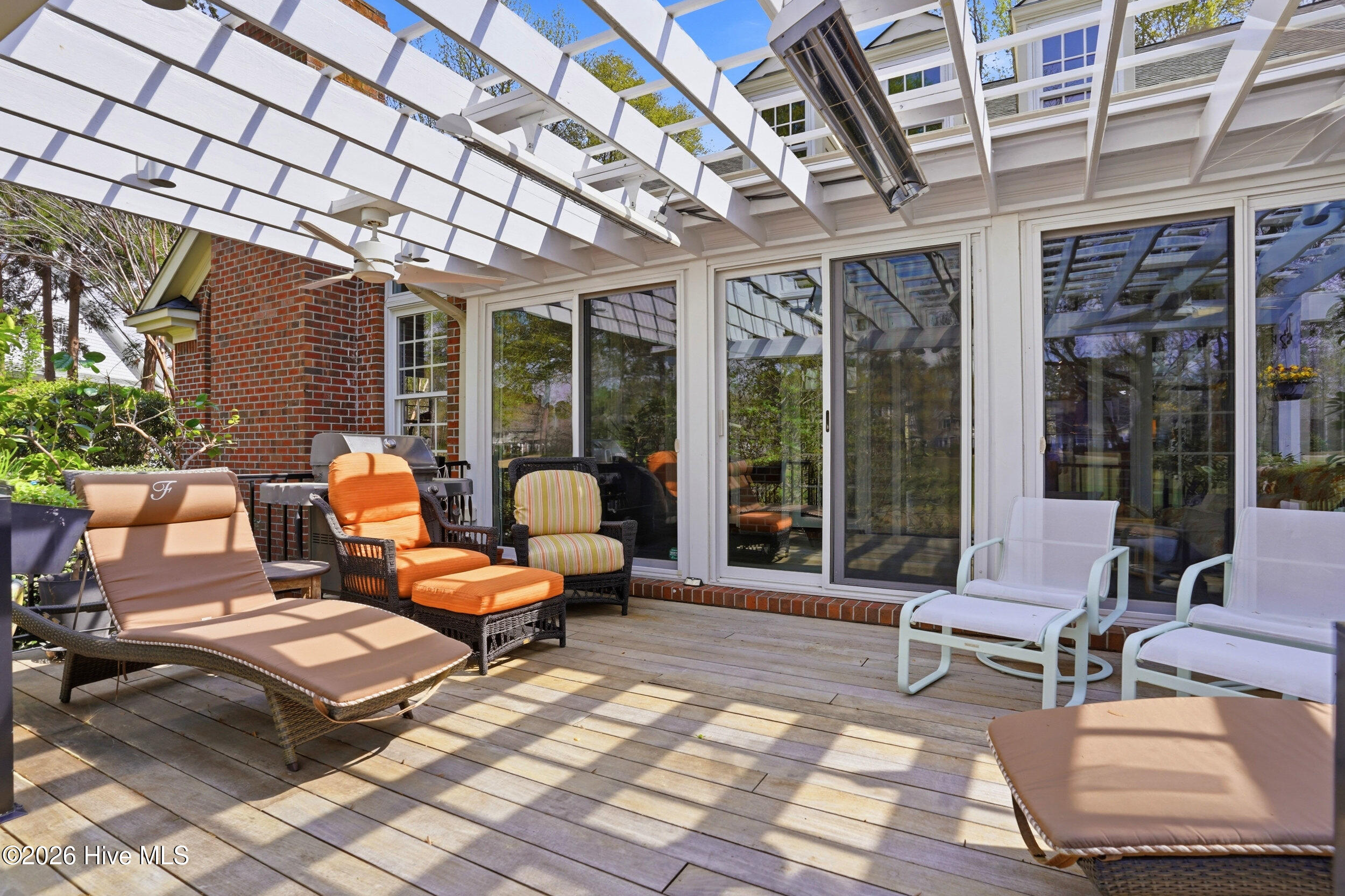 100563171 | Photo 35