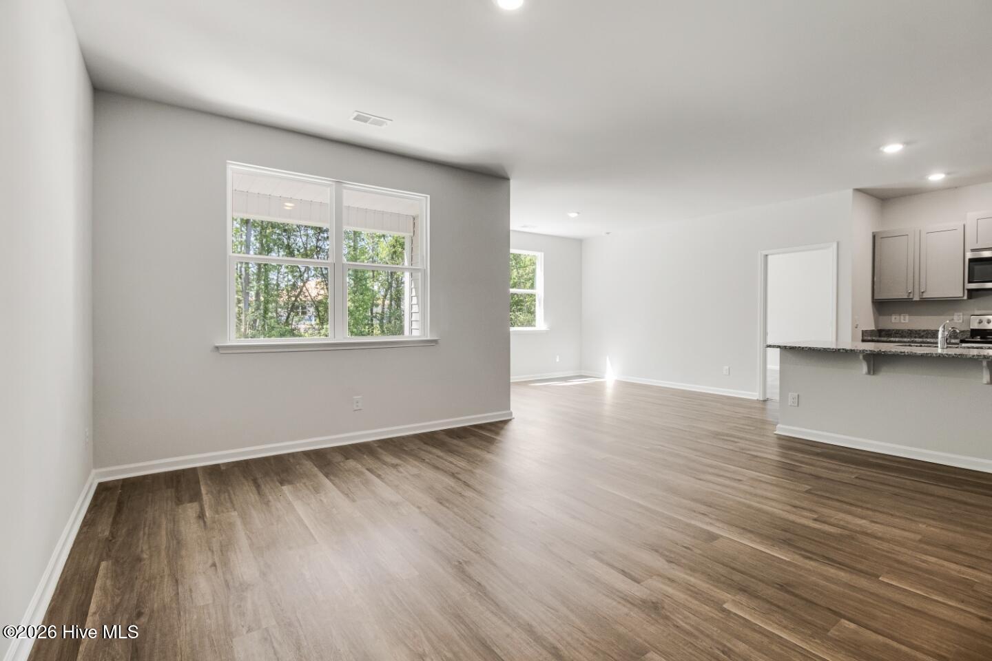 100556830 | Photo 11