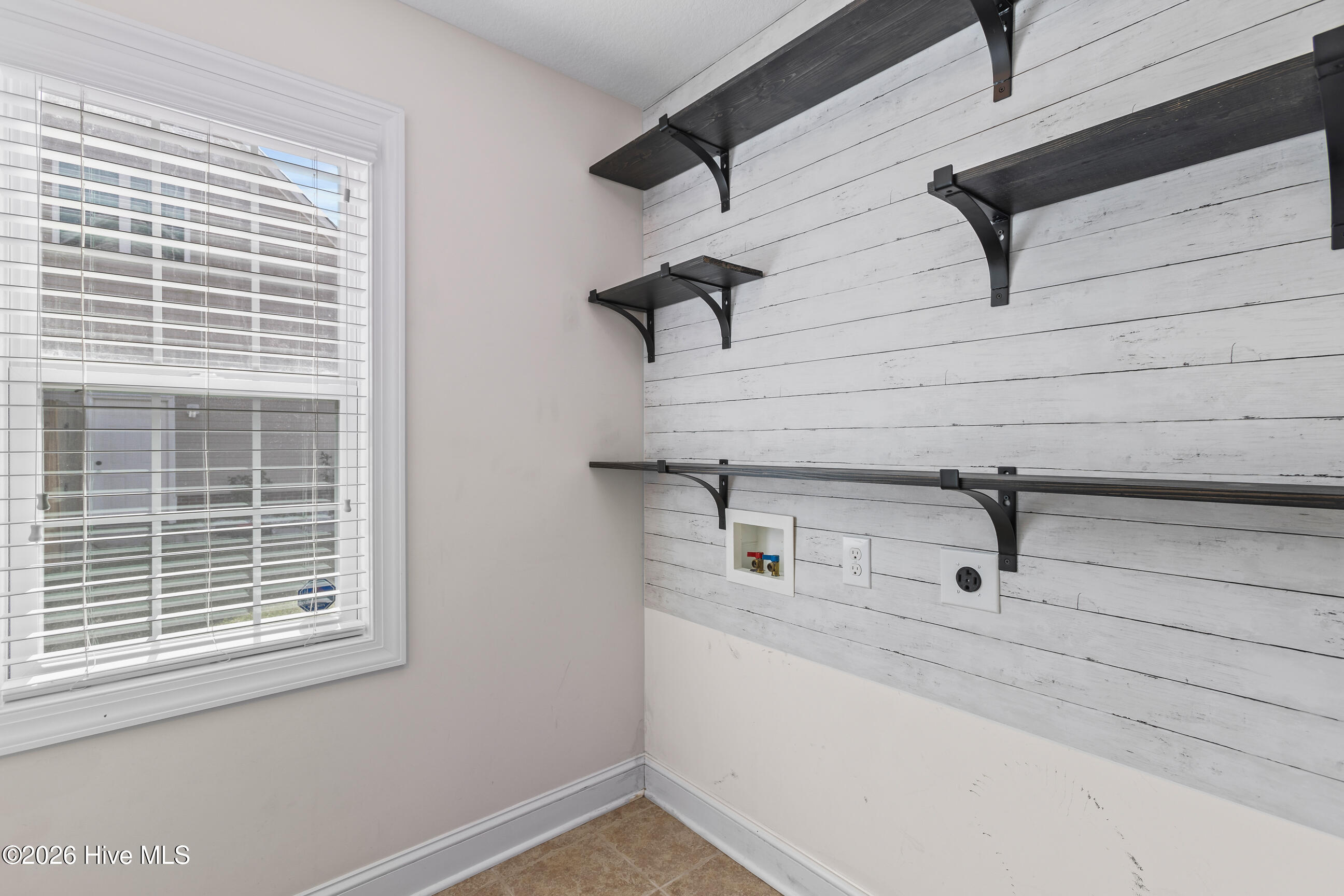 100561701 | Photo 18