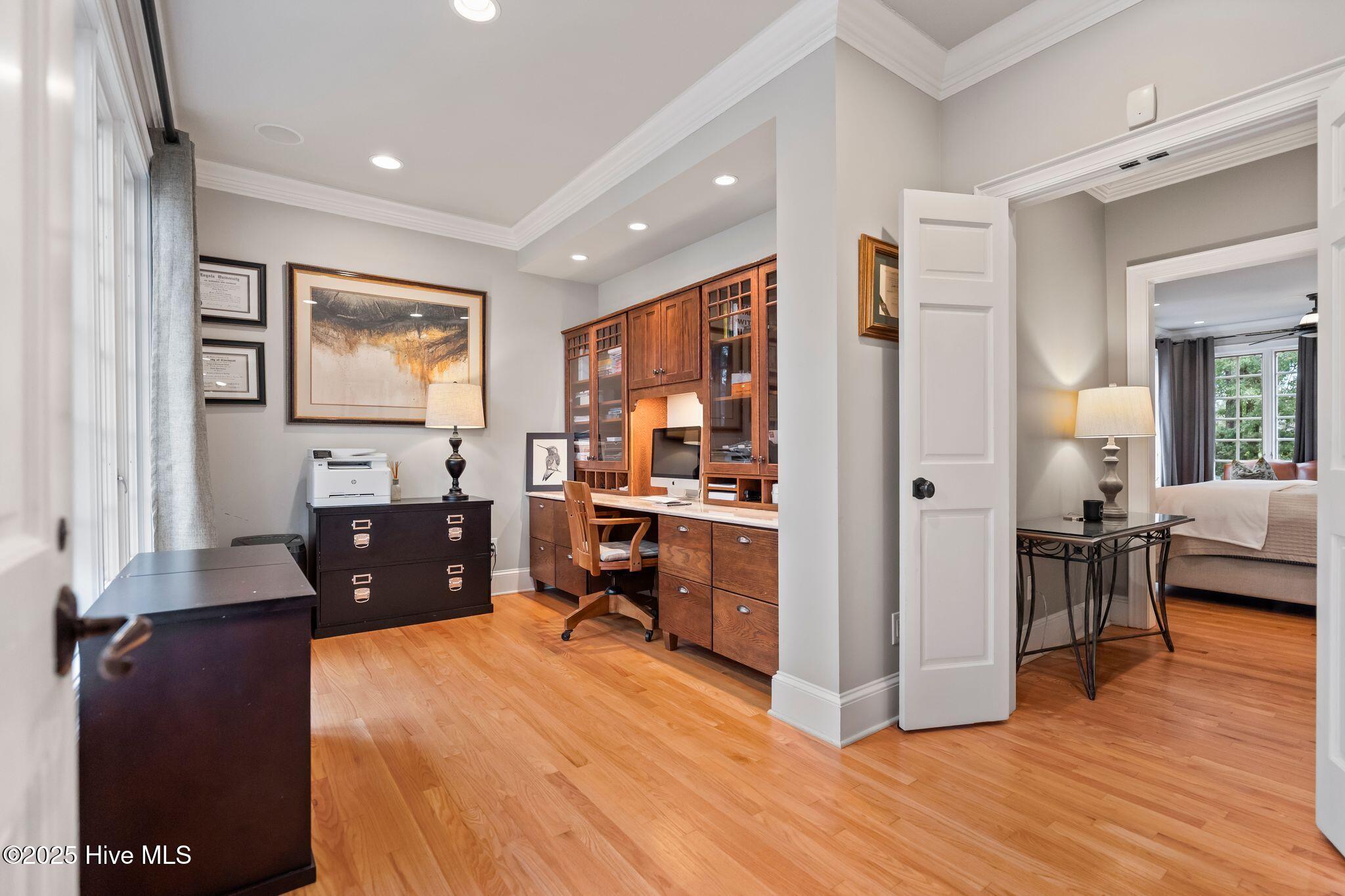 100530857 | Photo 24