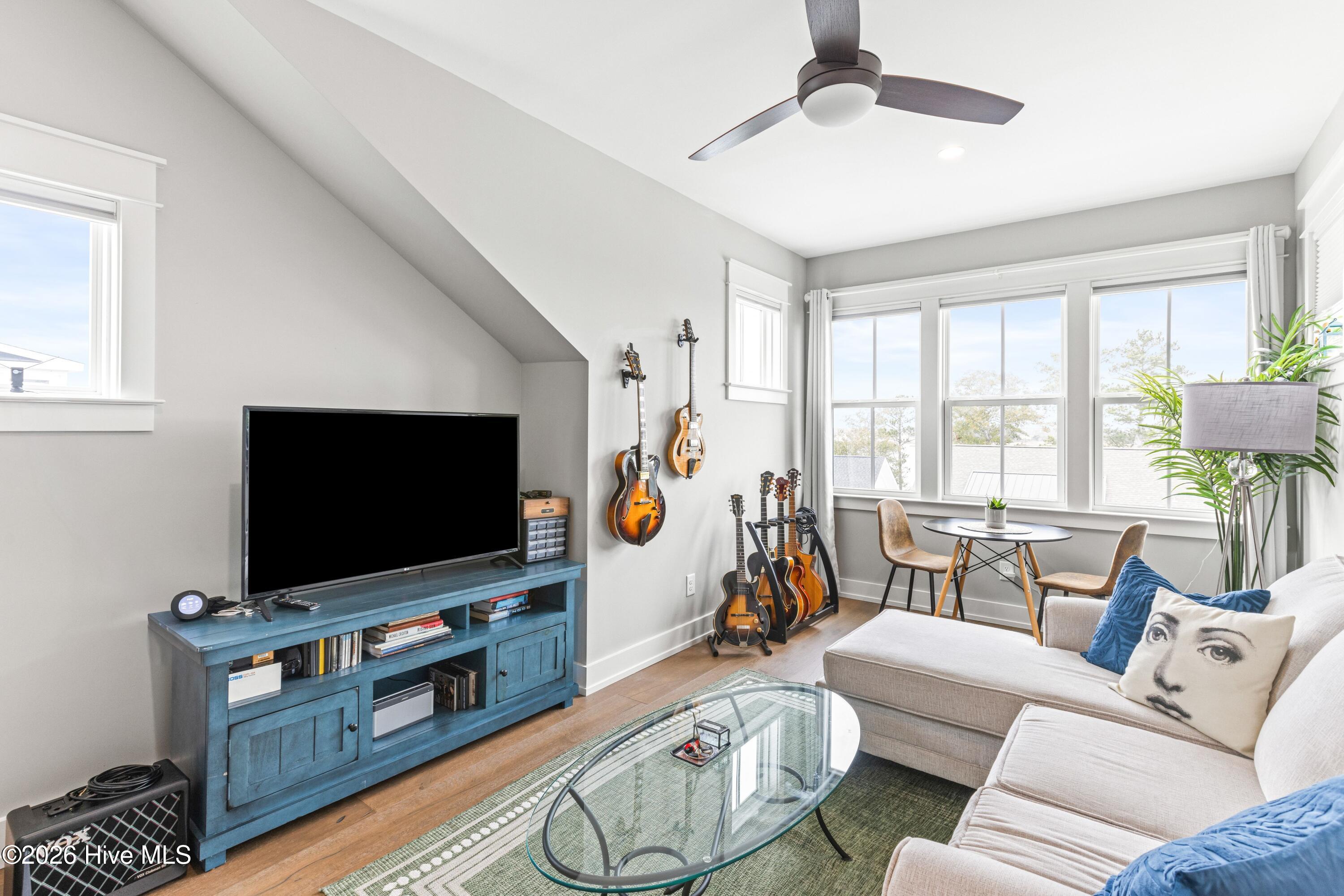 100556500 | Photo 35