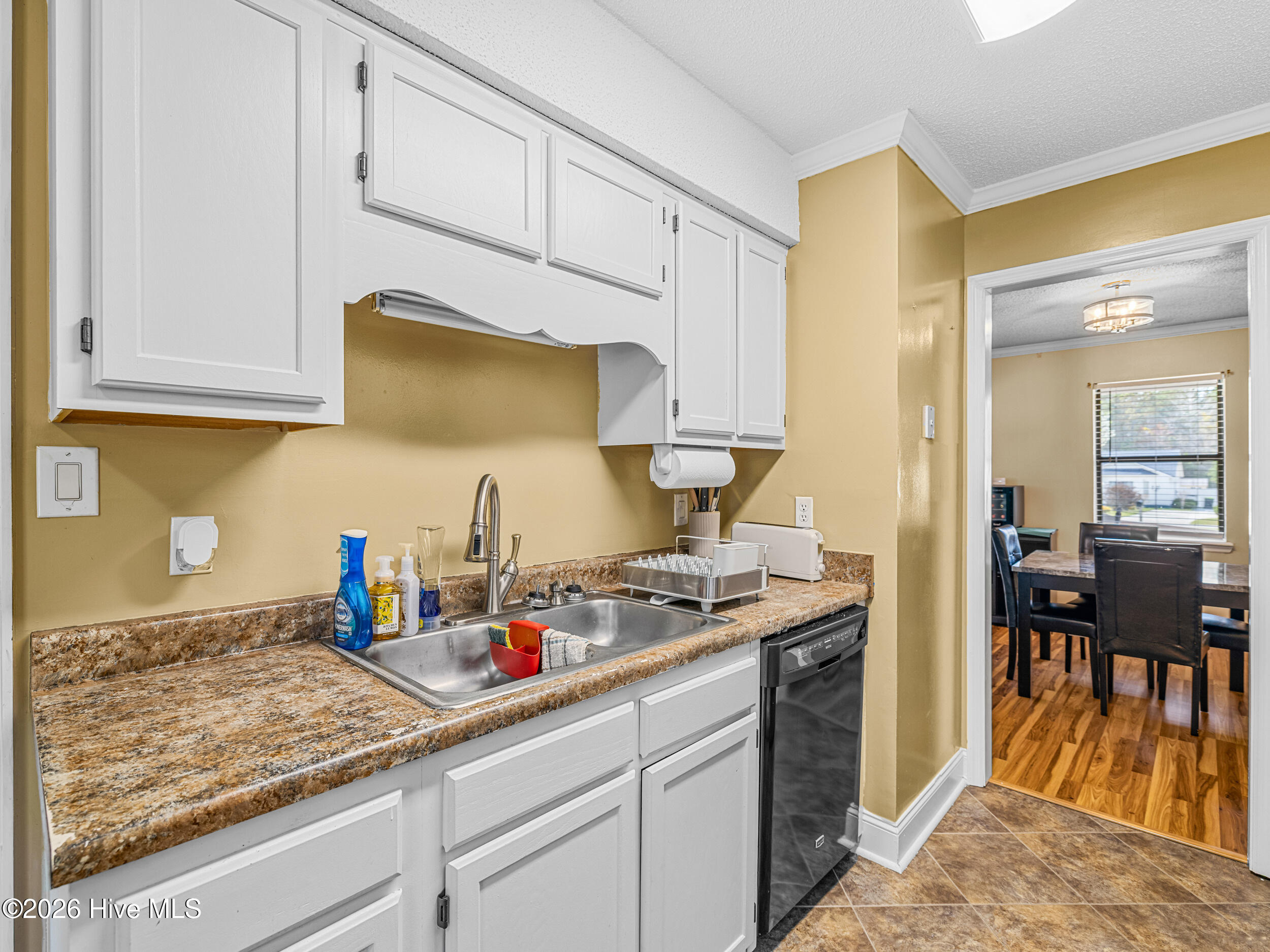 100561480 | Photo 19