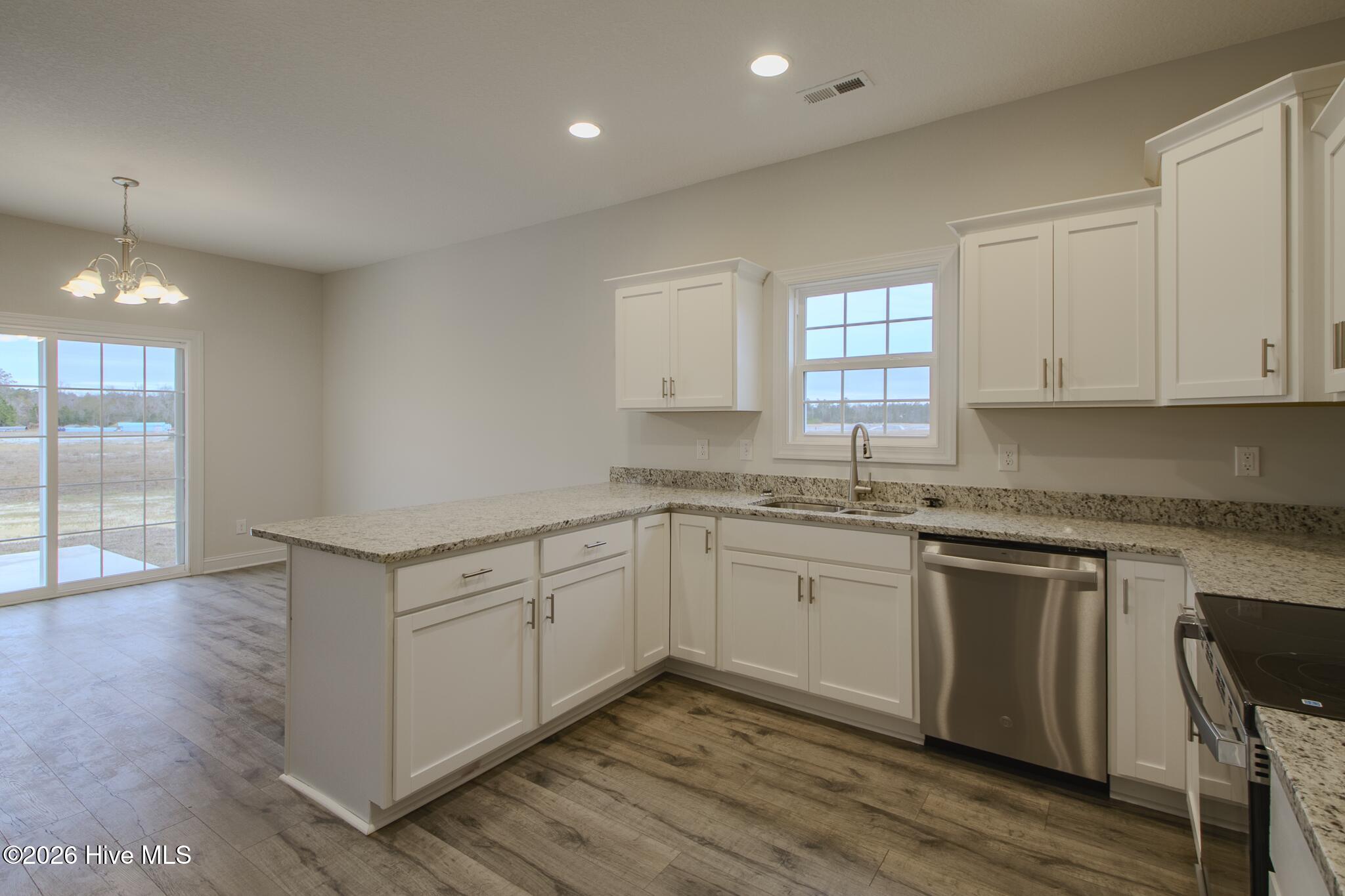 100511228 | Photo 15