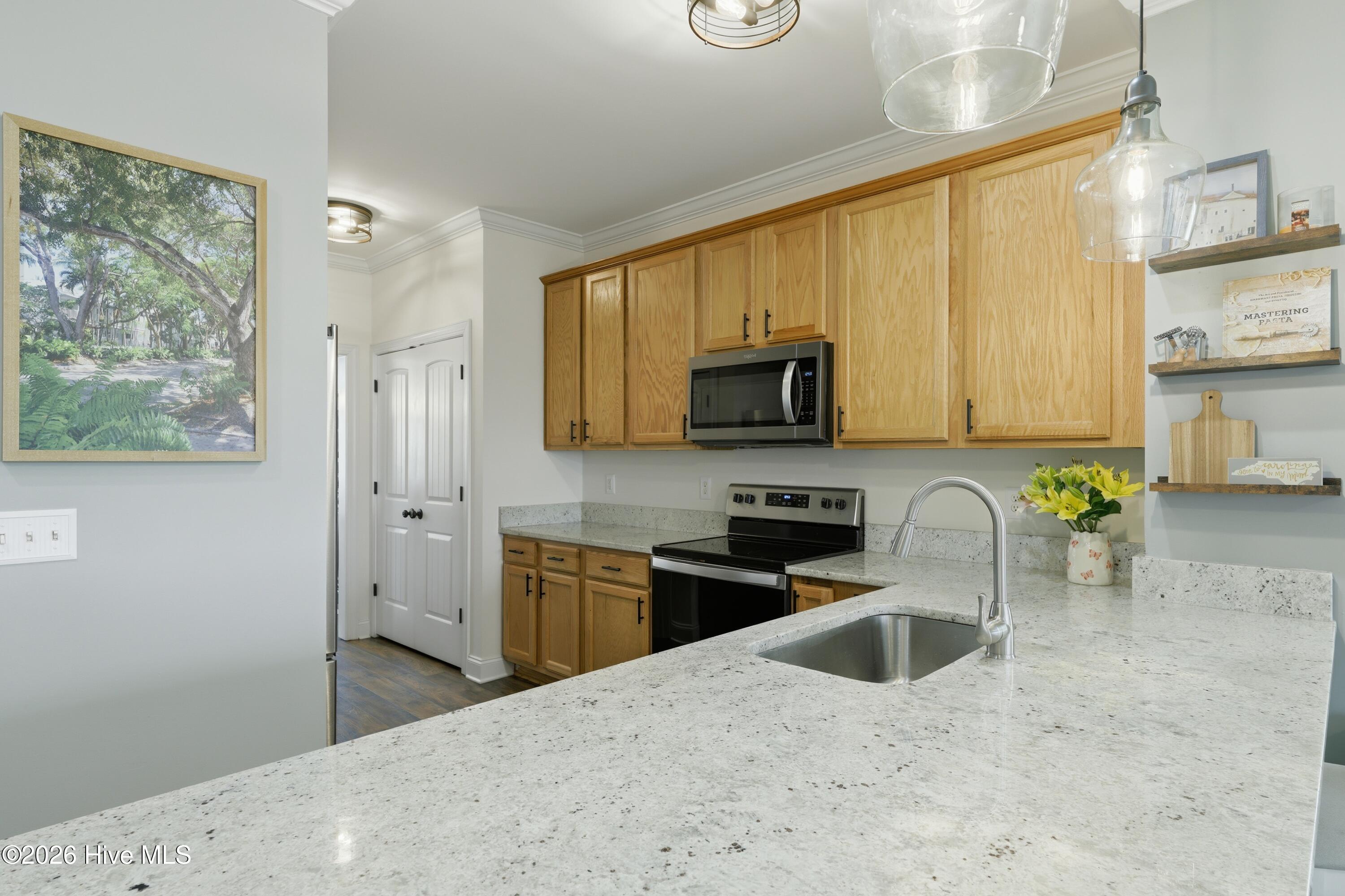 100563729 | Photo 12