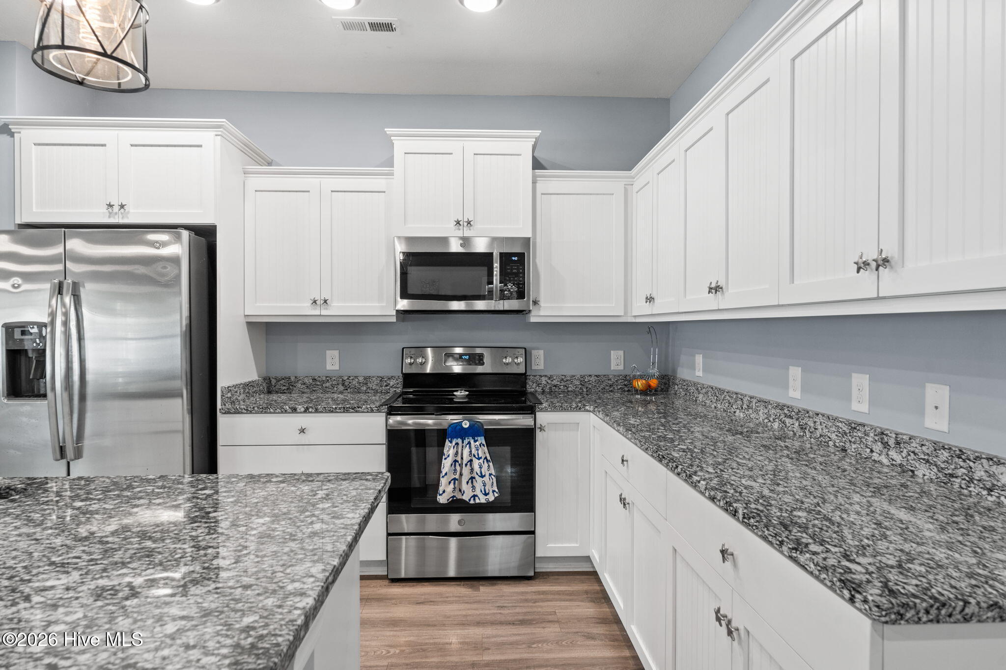 100568140 | Photo 12