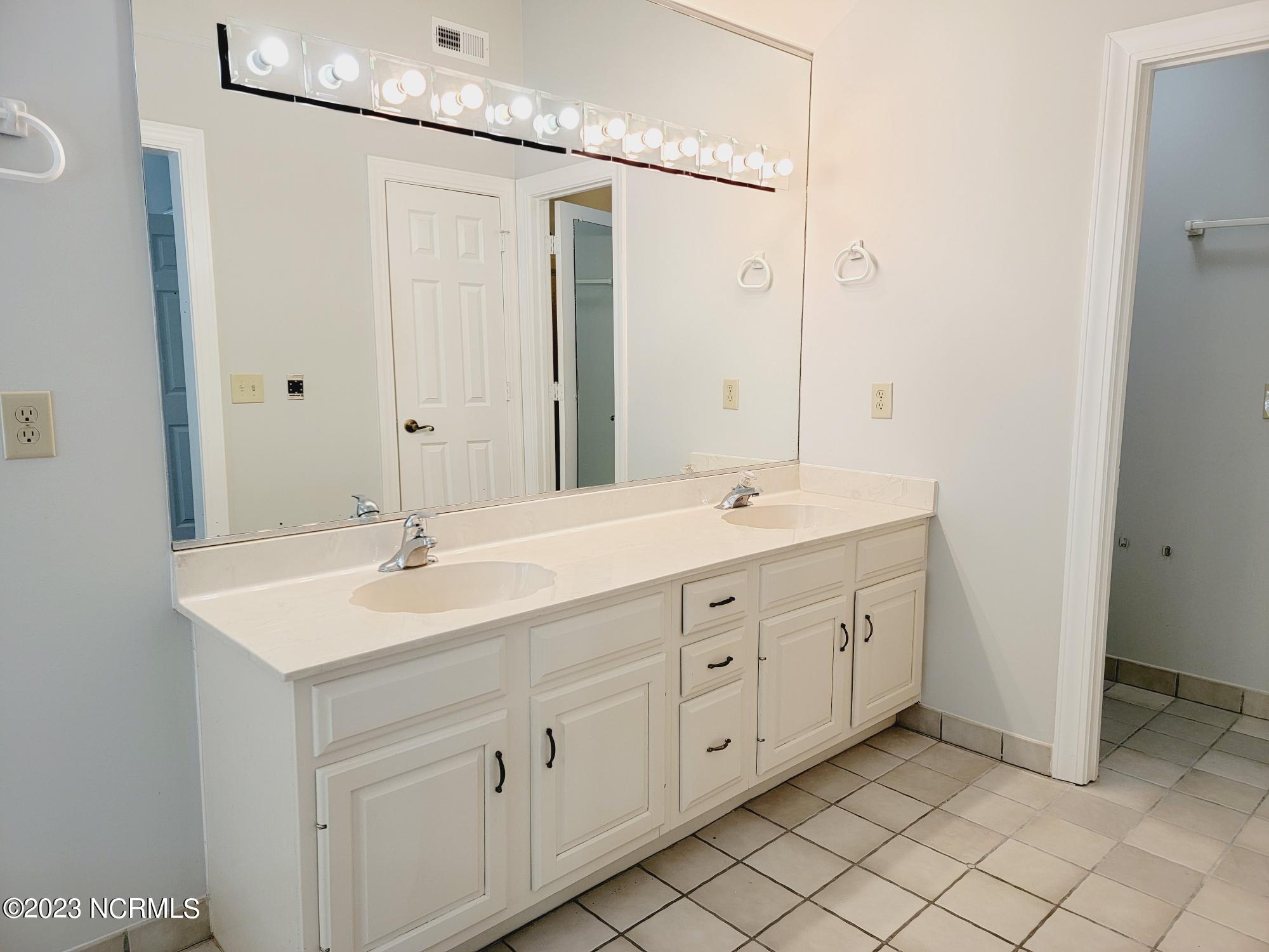 100548685 | Photo 20