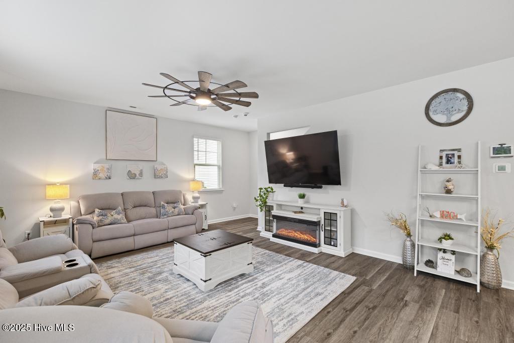 100536703 | Photo 11