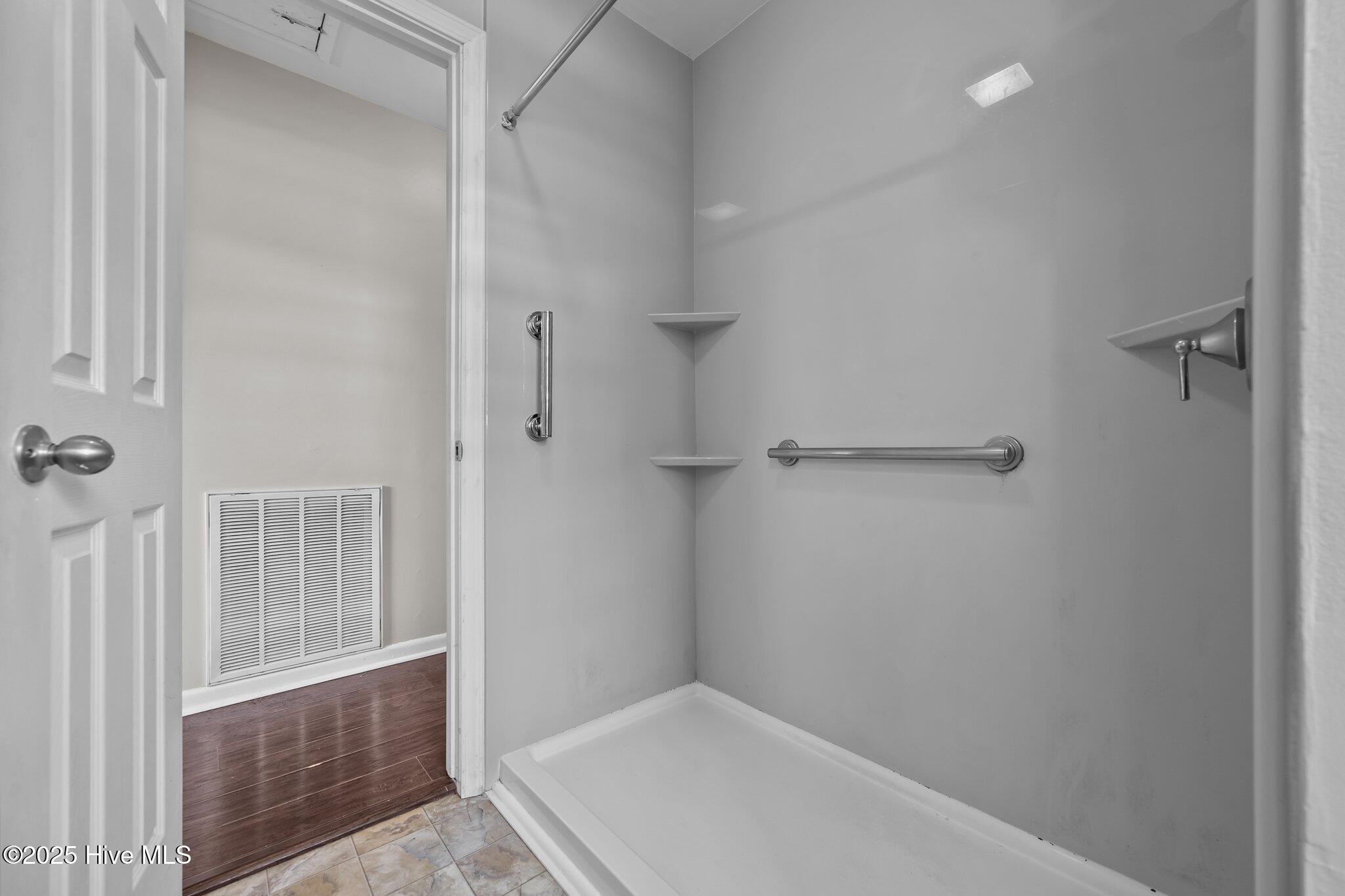 102 Mercer Road, Jacksonville, NC 28546 – photo 12: 32-web-or-mls-_RAD0105