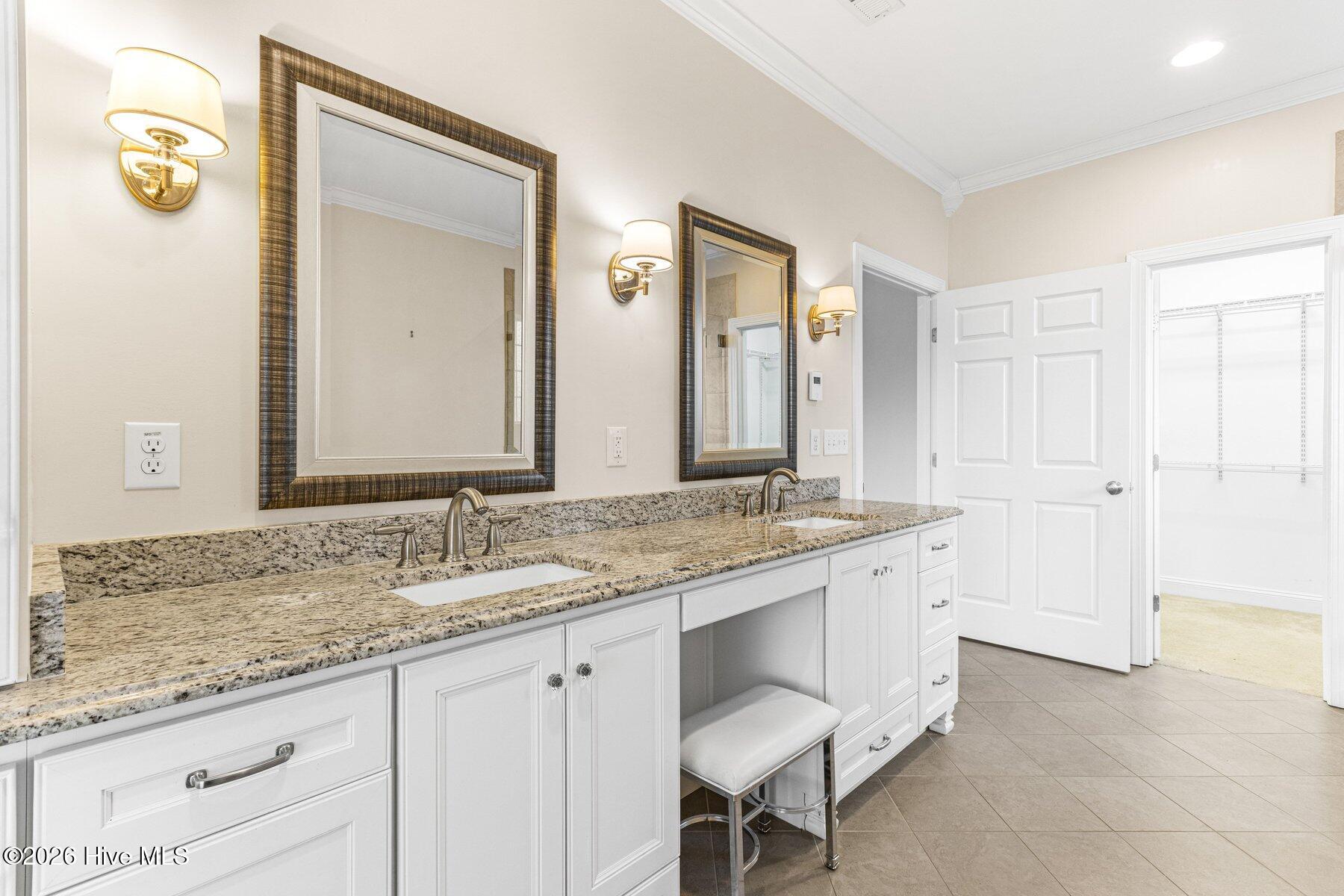 100547238 | Photo 17