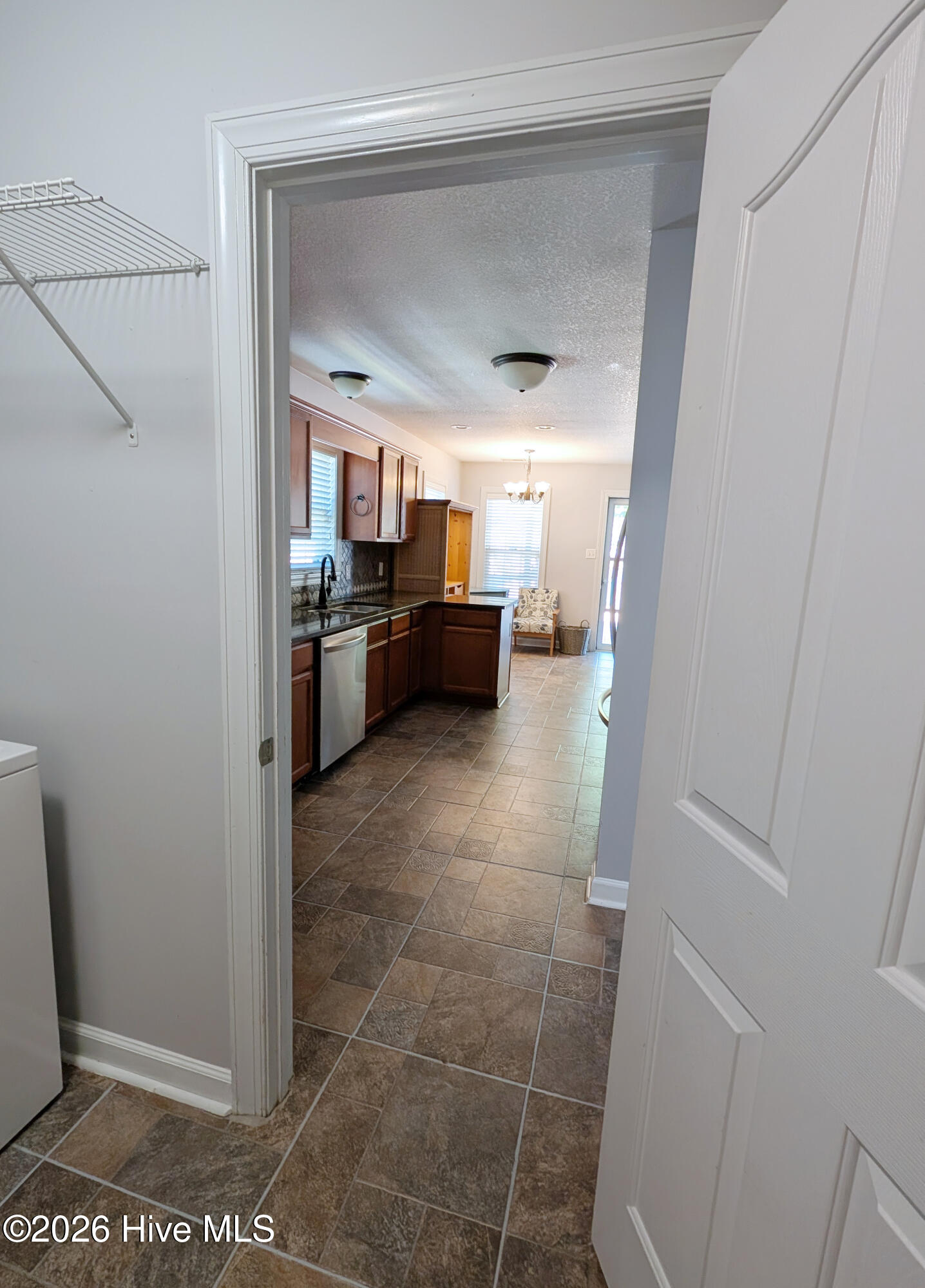 100564734 | Photo 46