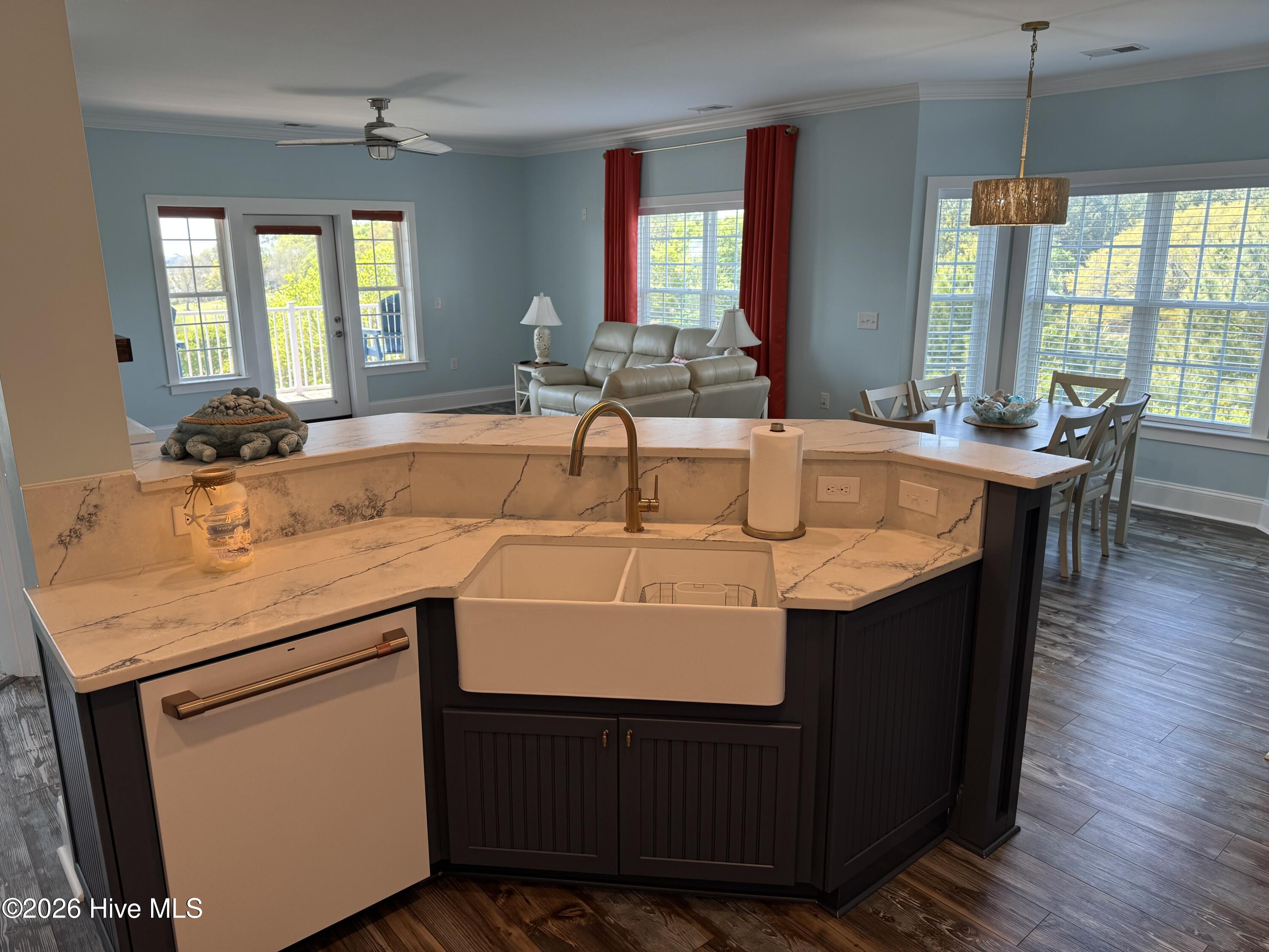 100522924 | Photo 14