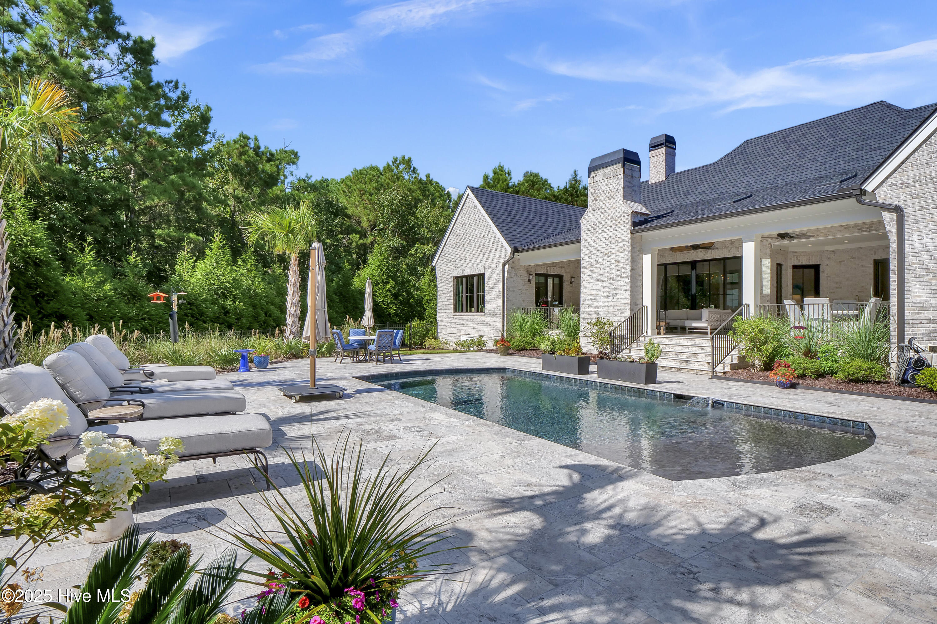 100532496 | Photo 65