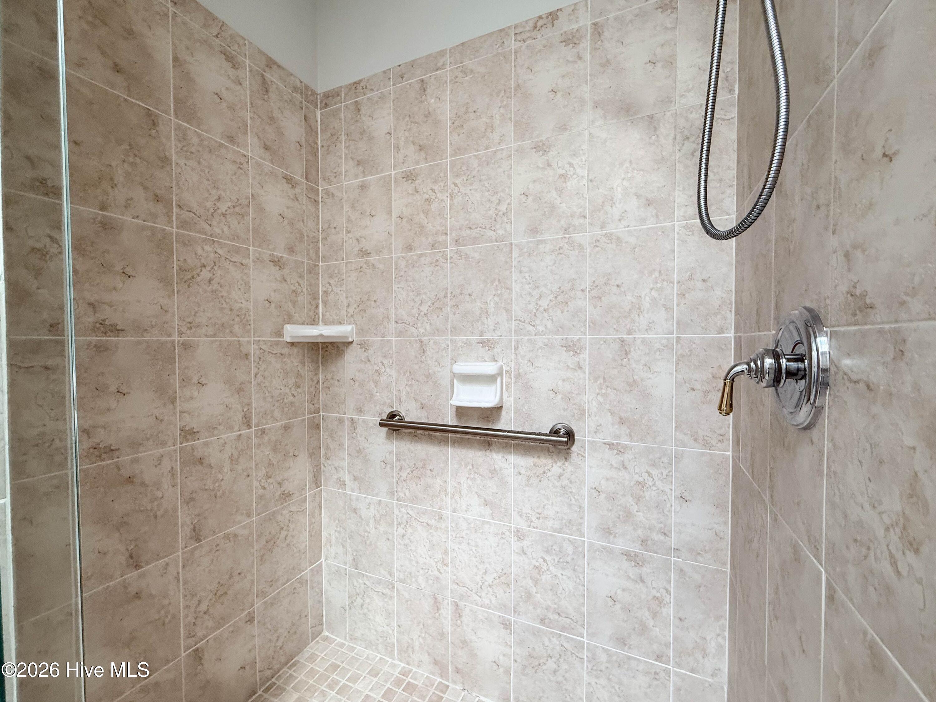 100559415 | Photo 59