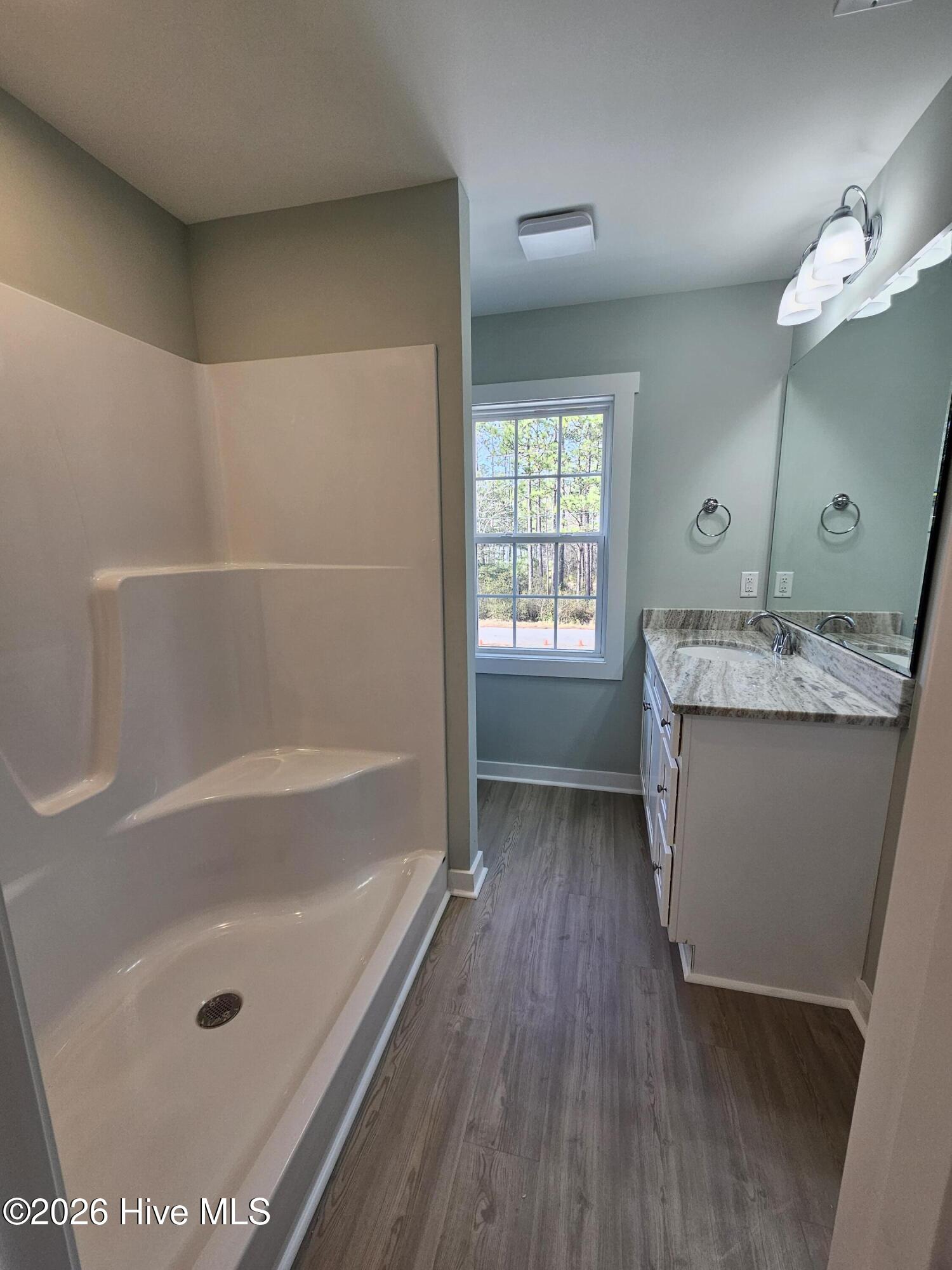 100548070 | Photo 14