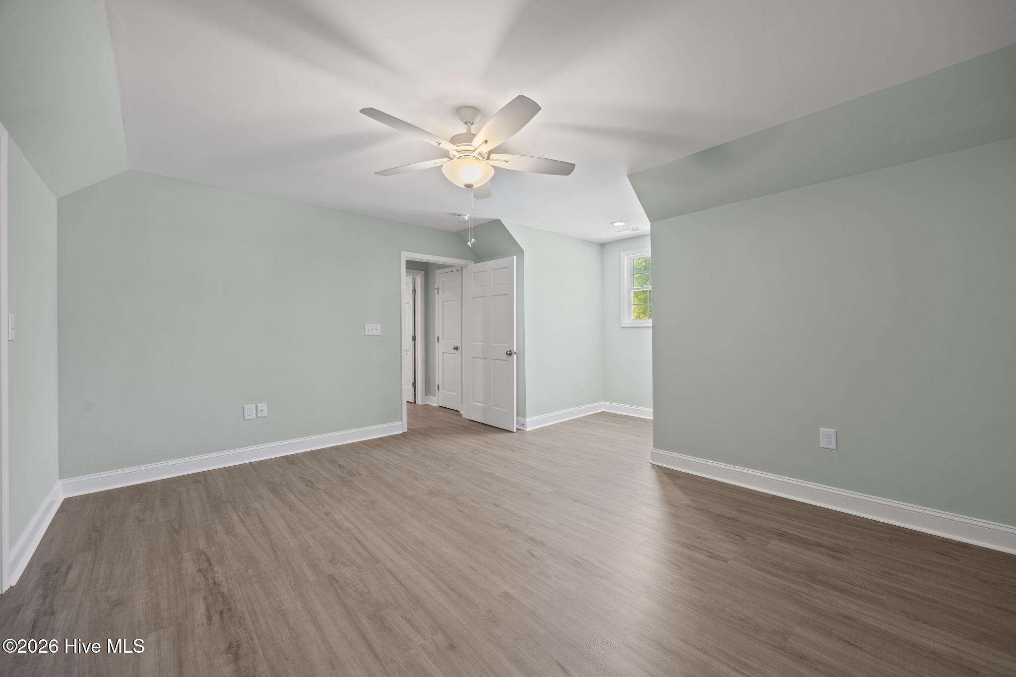 100568646 | Photo 30