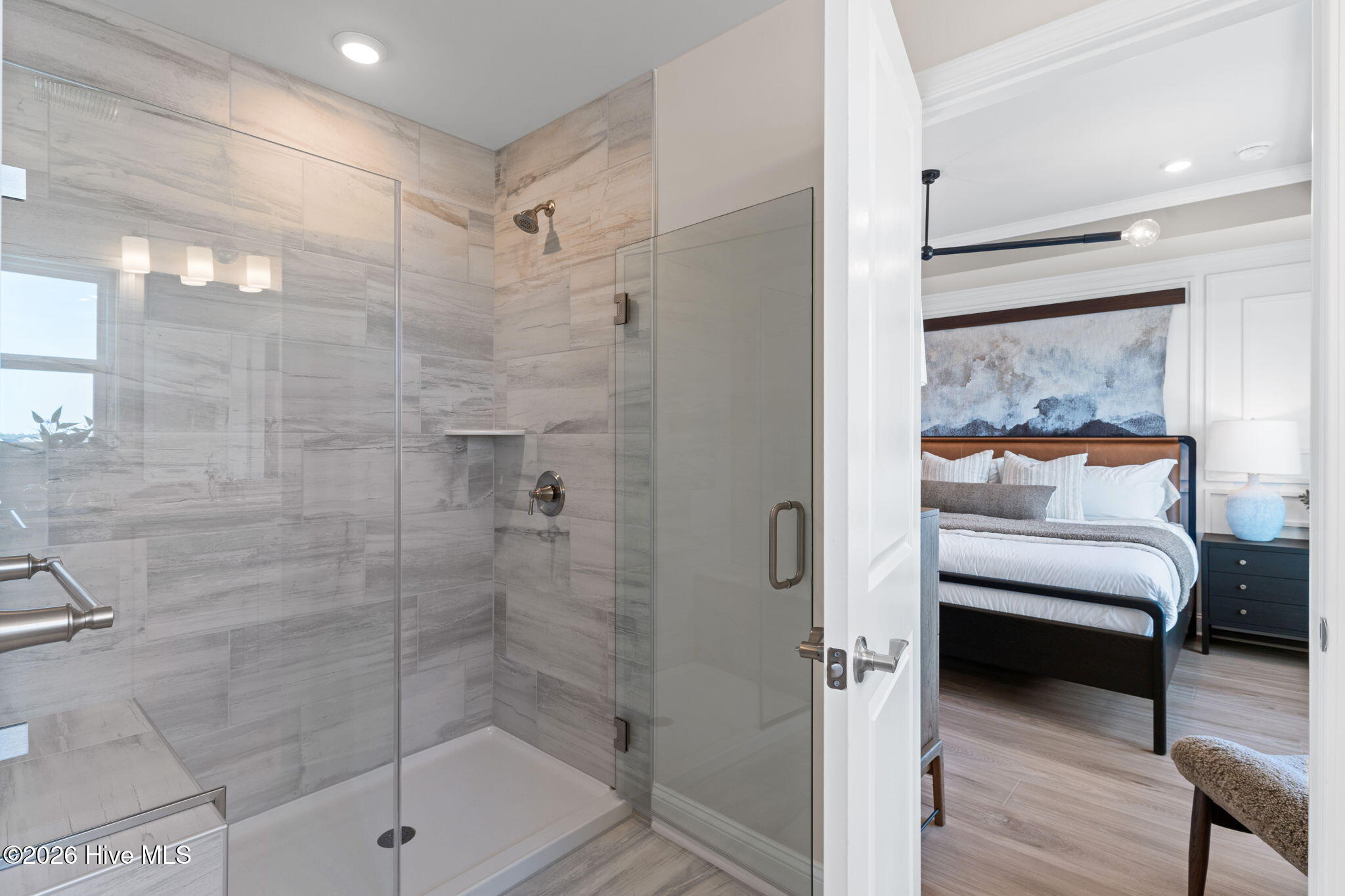 100560253 | Photo 30