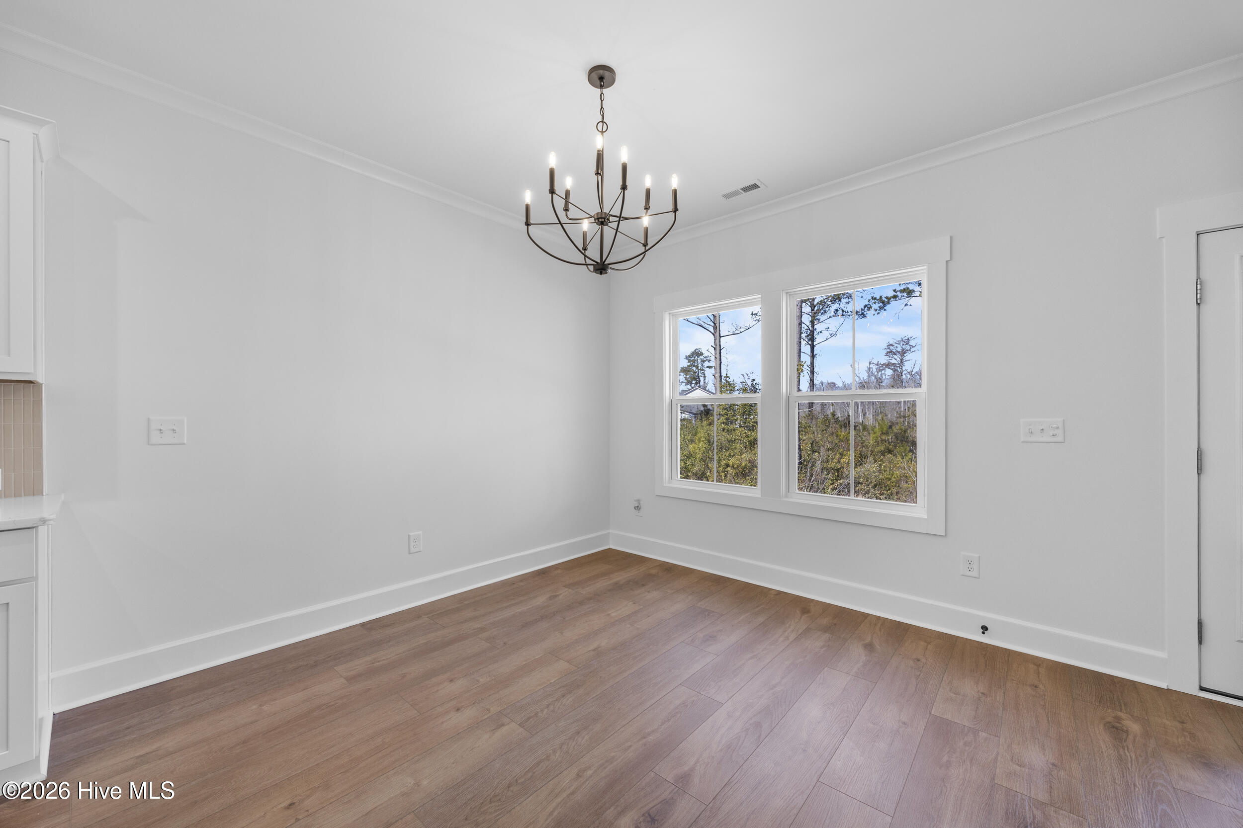 100560726 | Photo 17