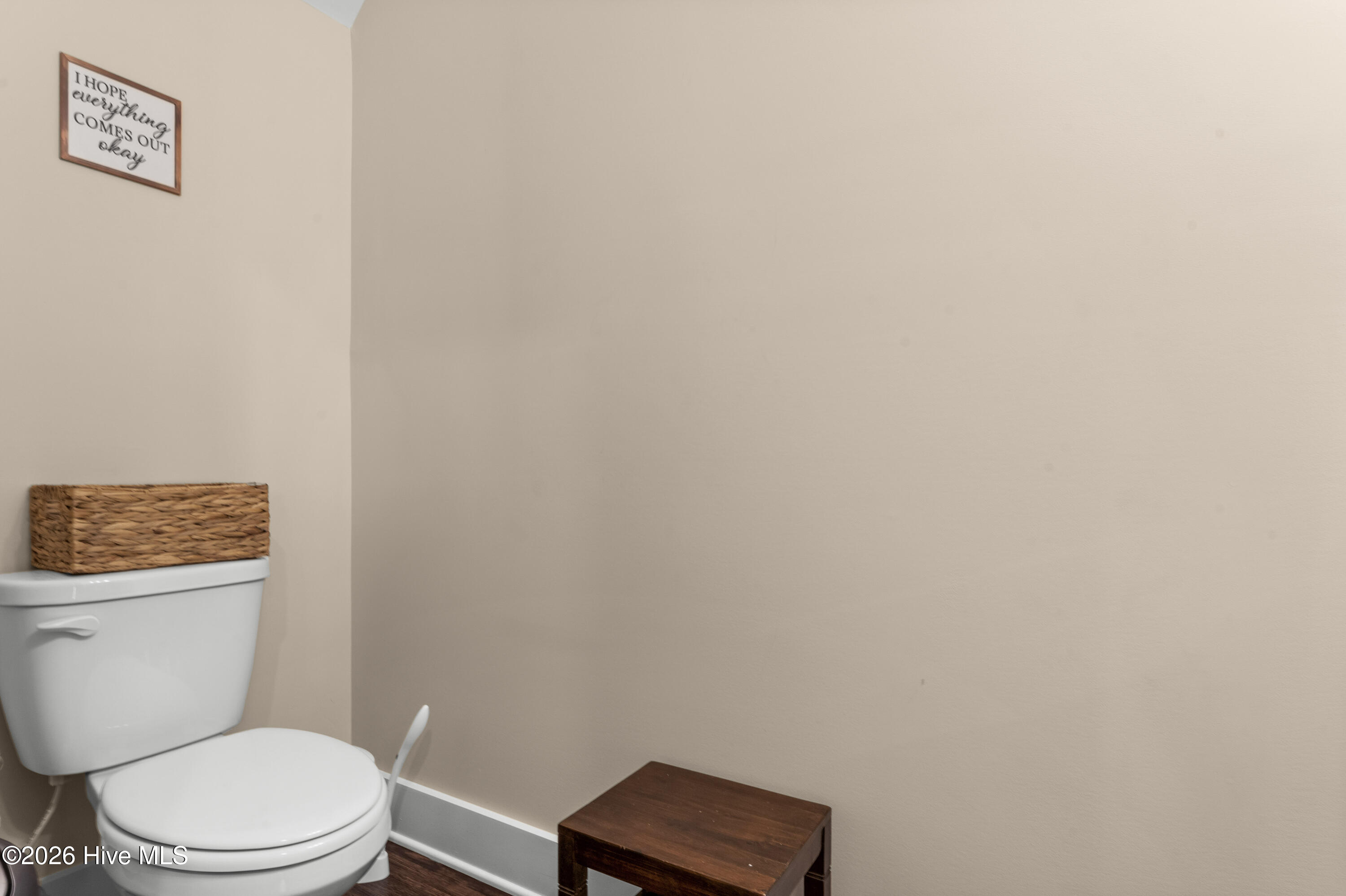 100569273 | Photo 25