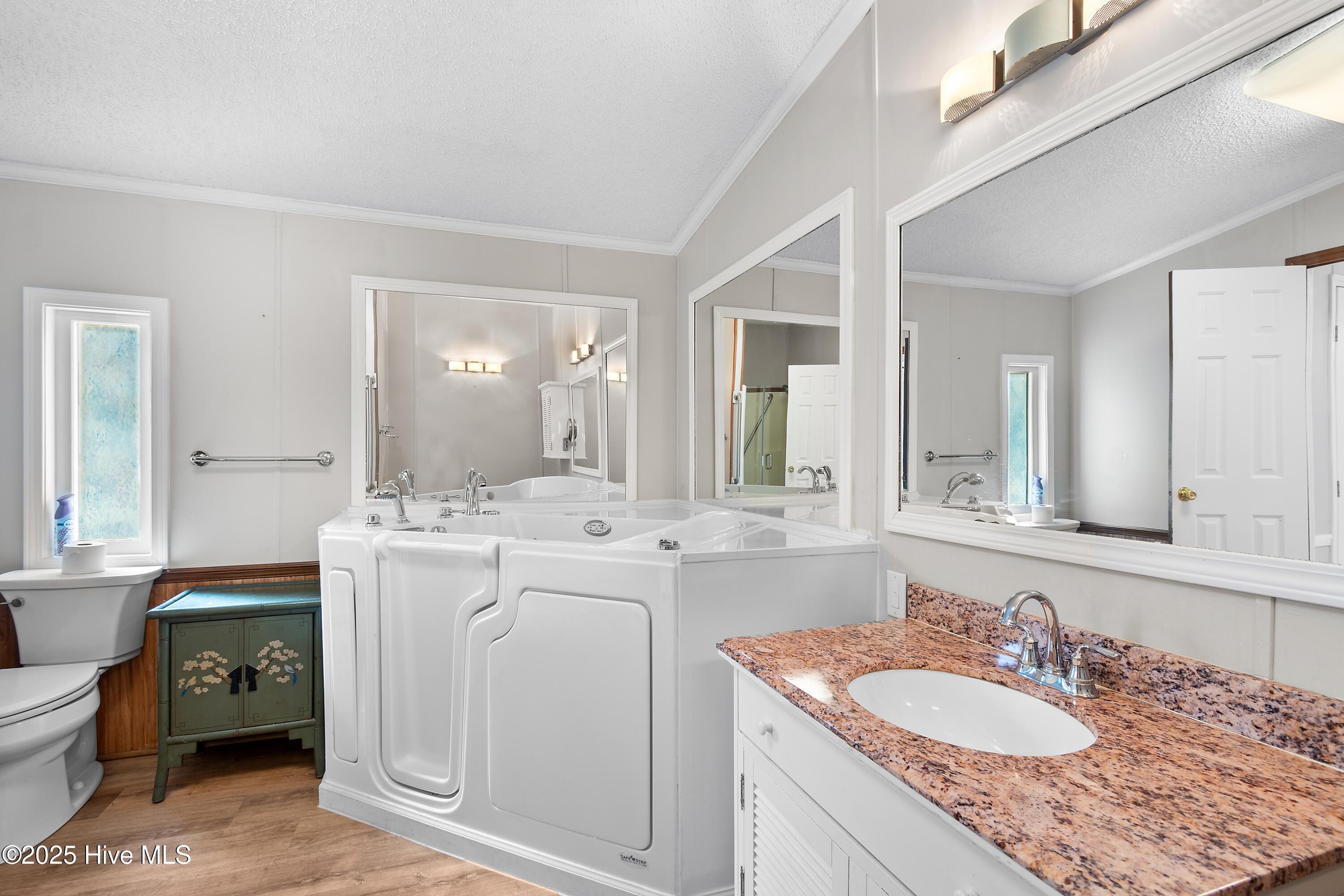 100538927 | Photo 24