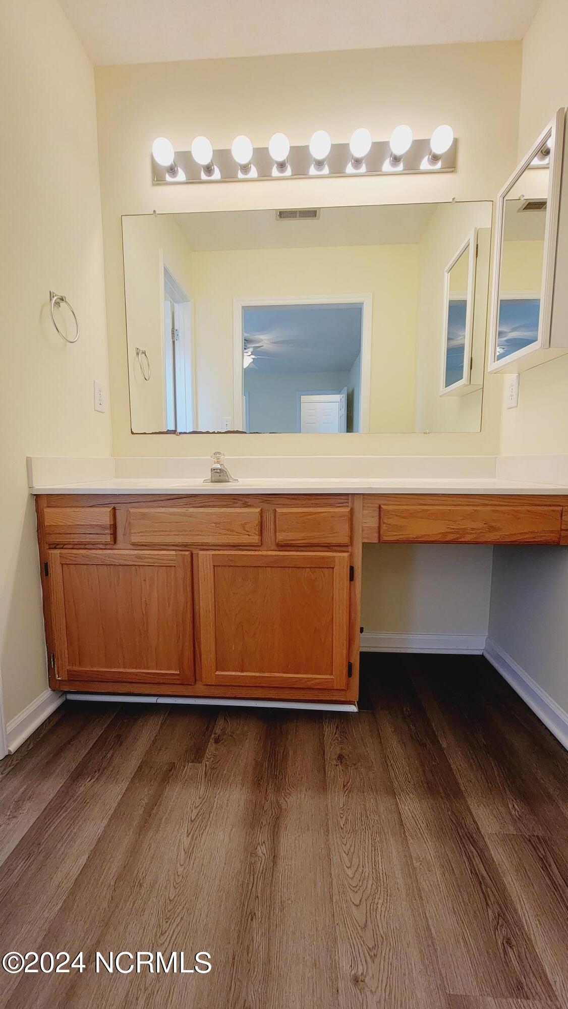 100548777 | Photo 12