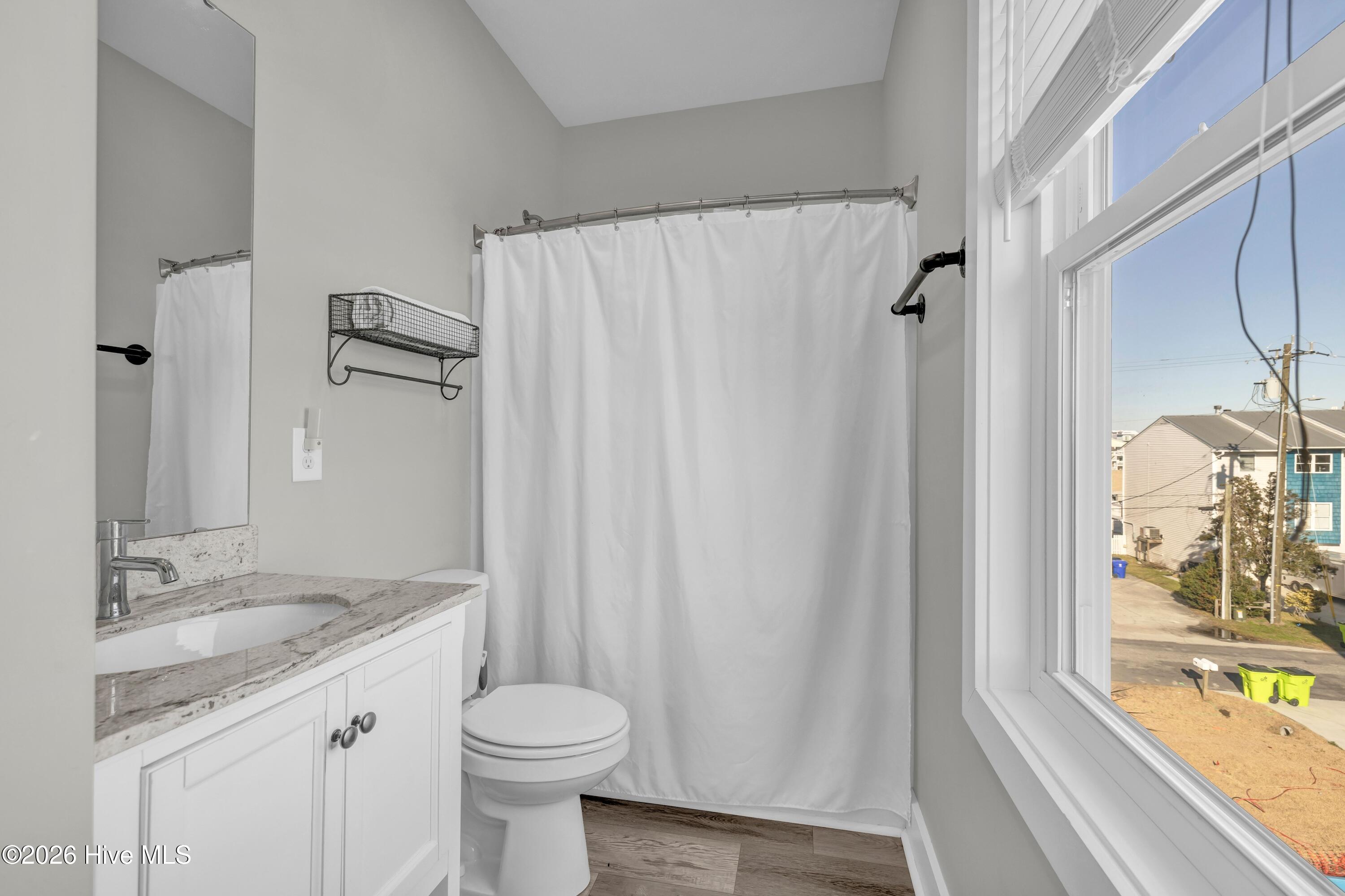 100549808 | Photo 41