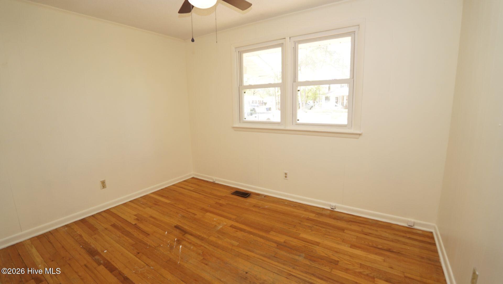 100566833 | Photo 16