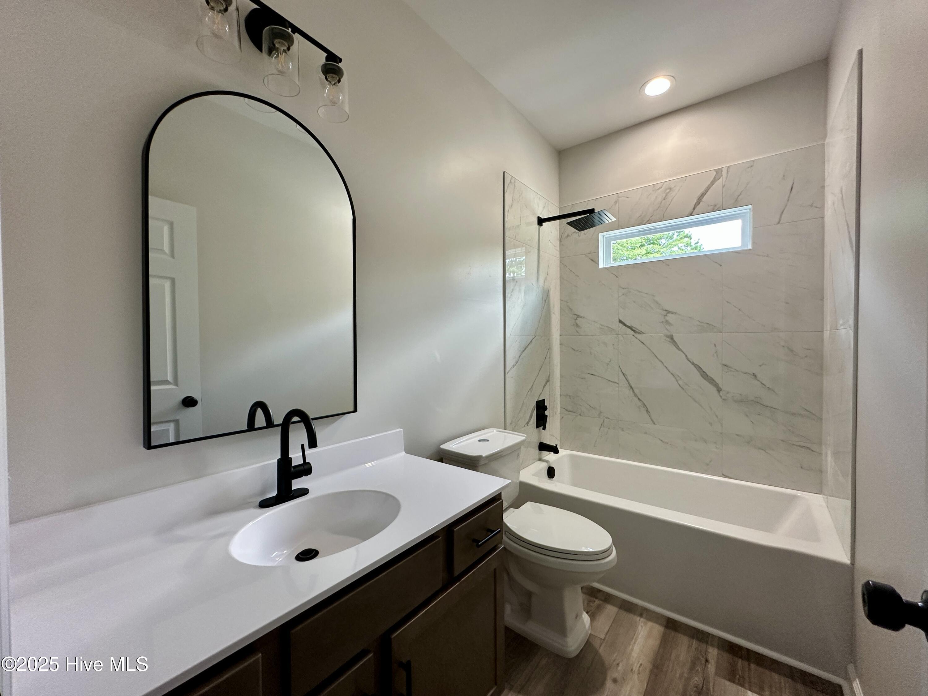 100520953 | Photo 13