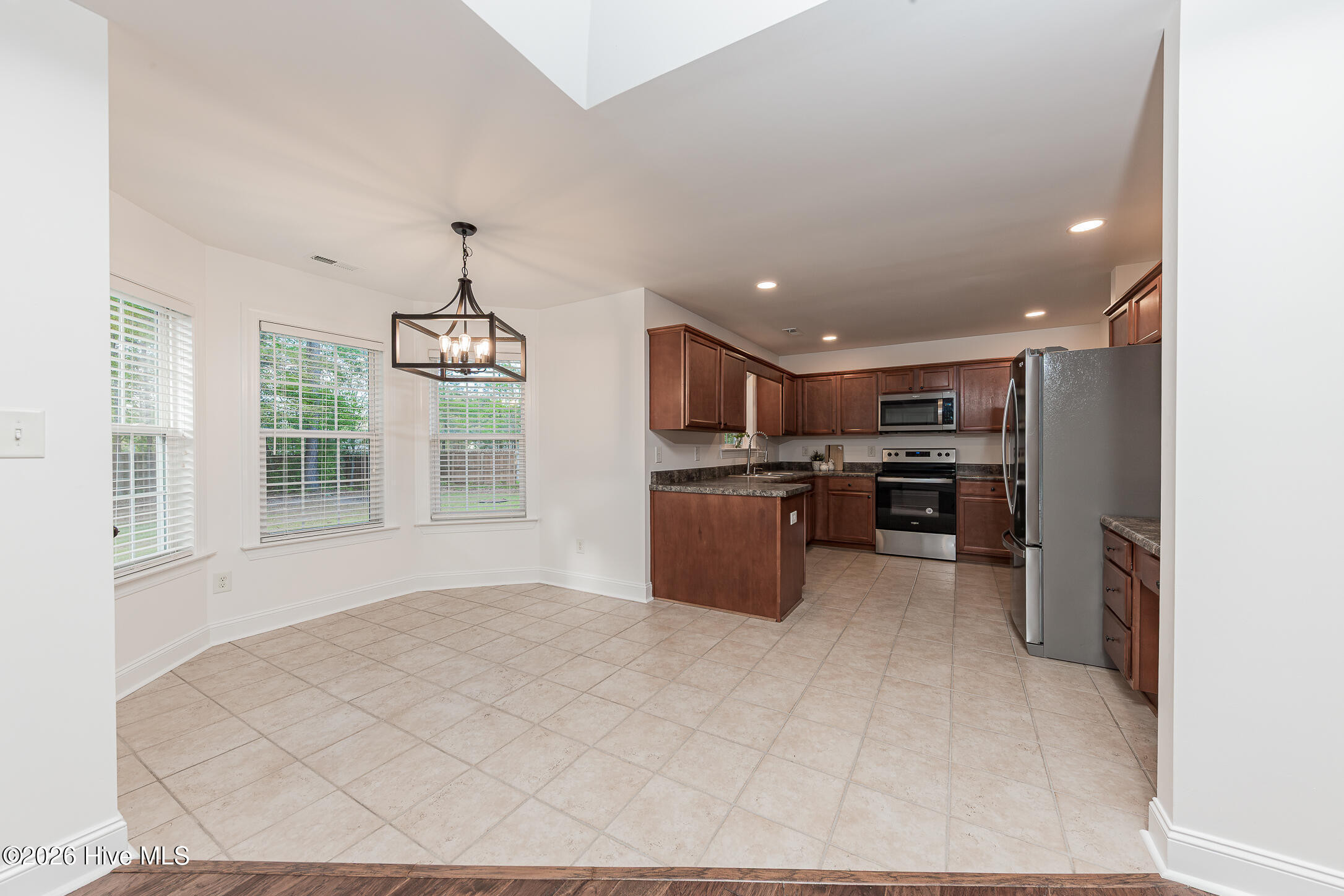 100566489 | Photo 18