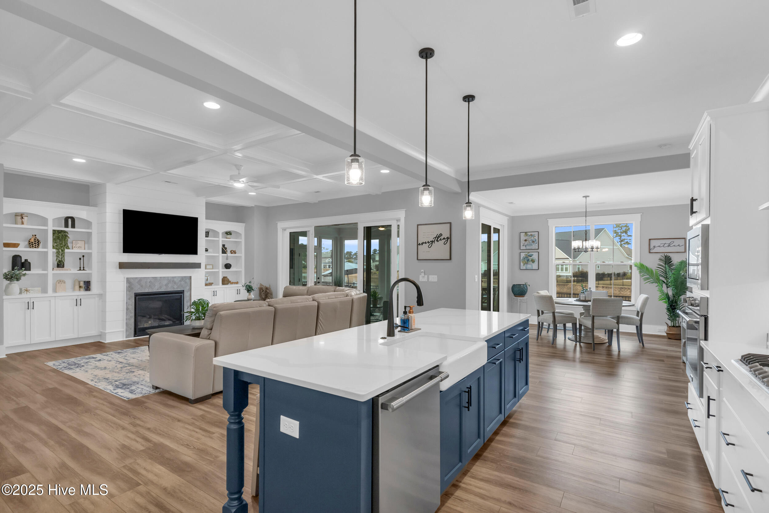 100543142 | Photo 14