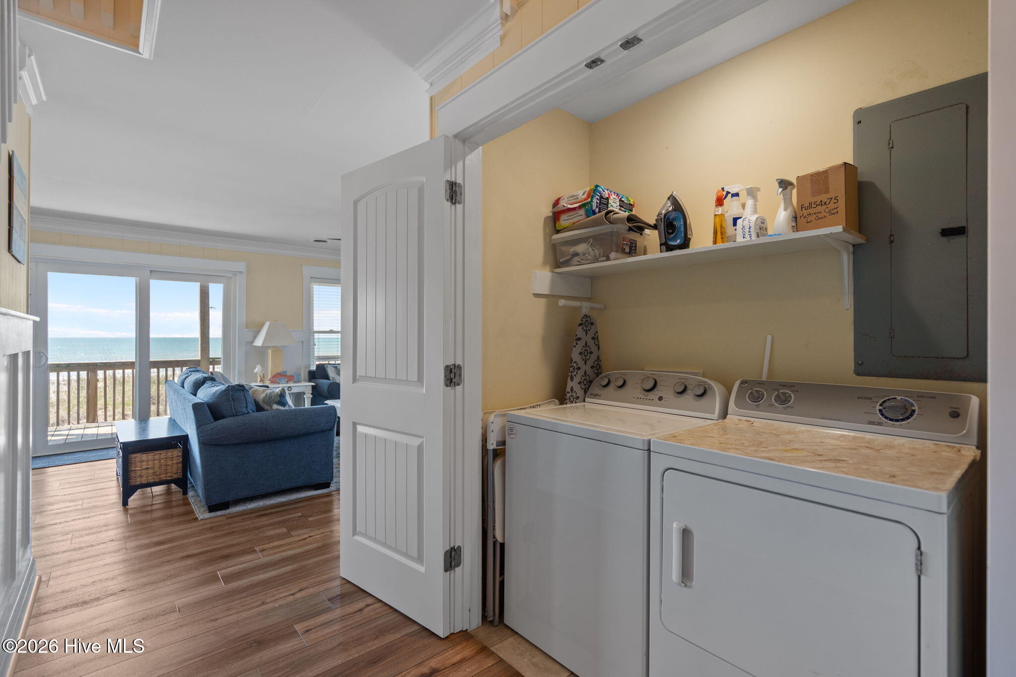 100568045 | Photo 40