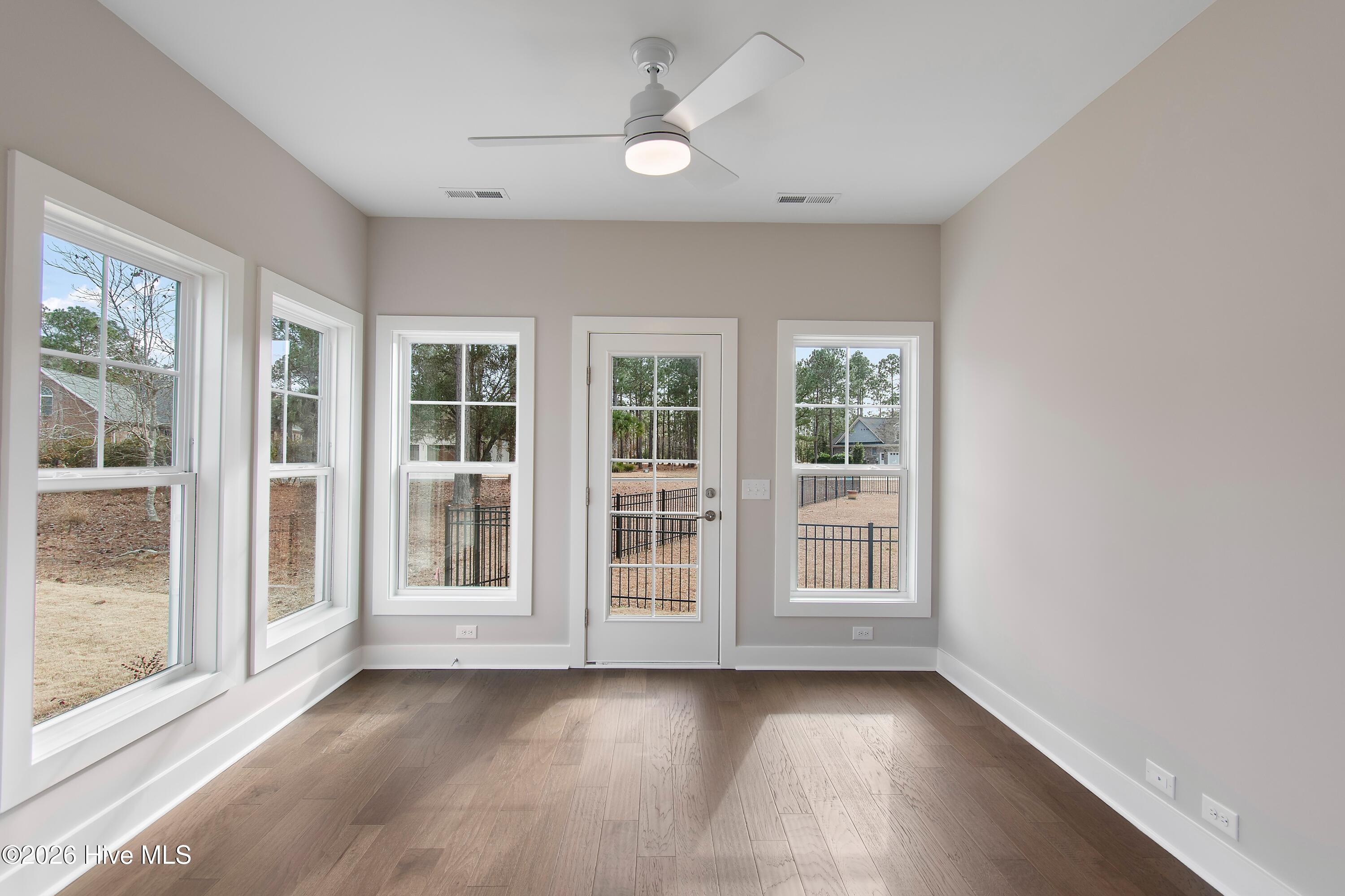 100533287 | Photo 49