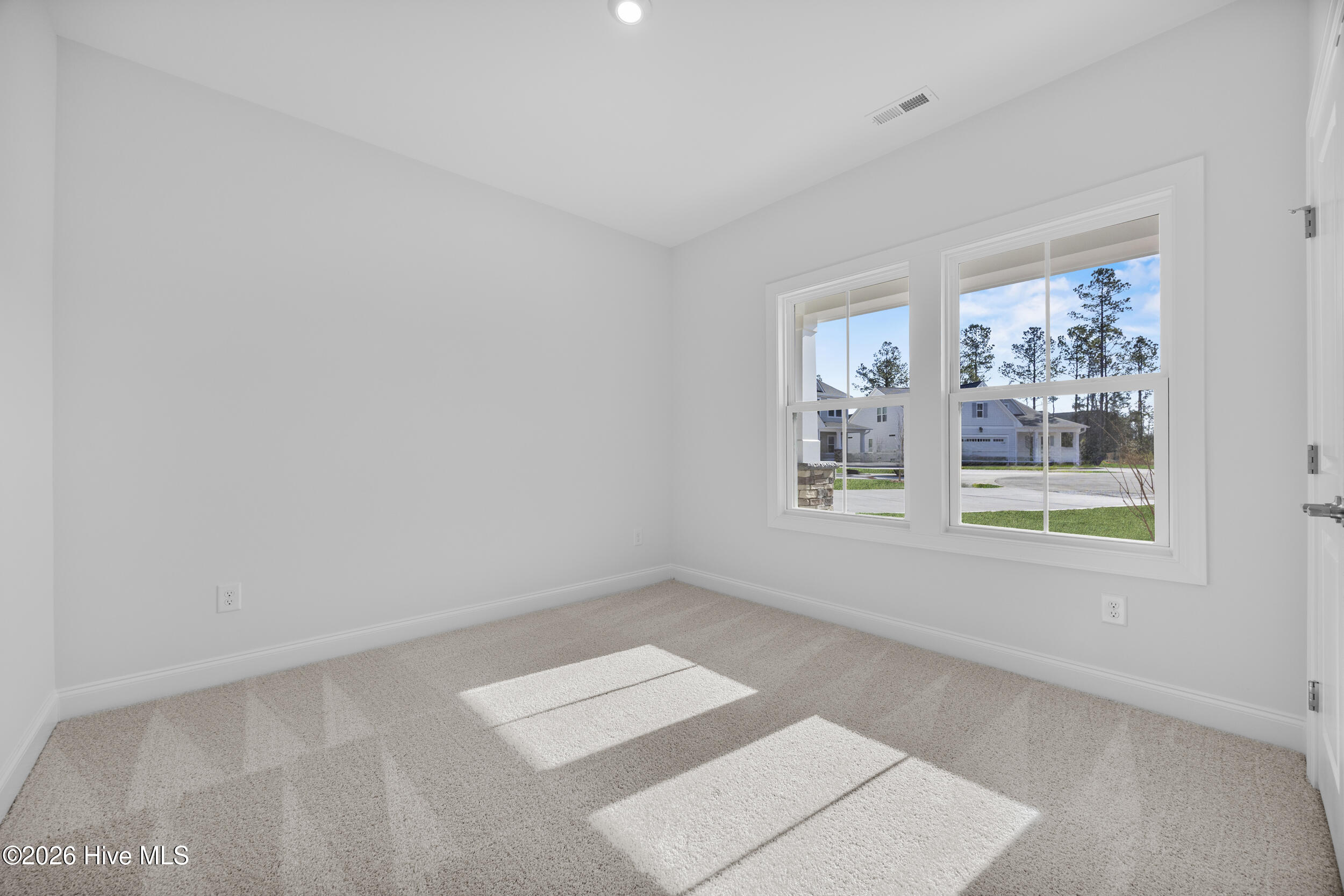 100527053 | Photo 15