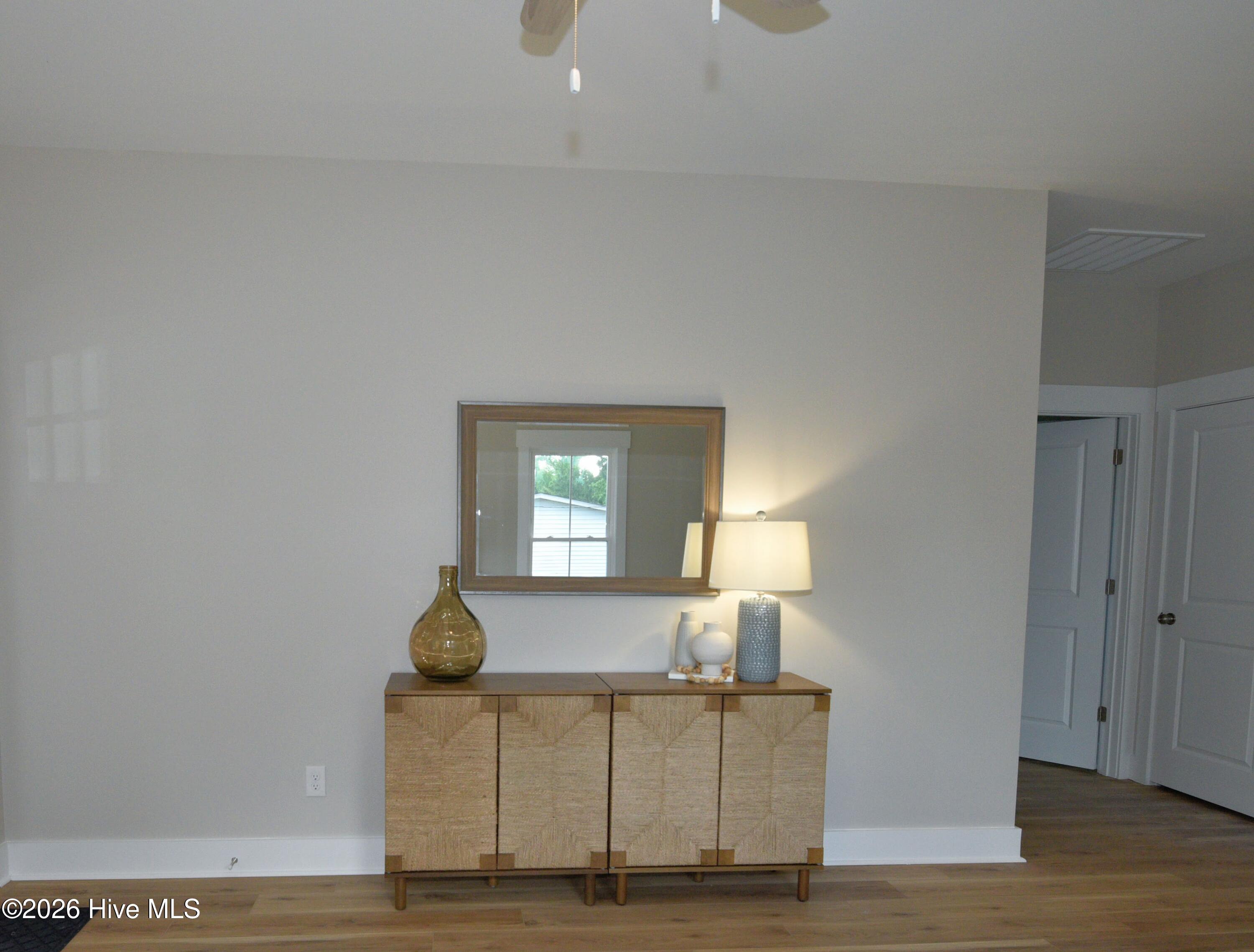 100569320 | Photo 61