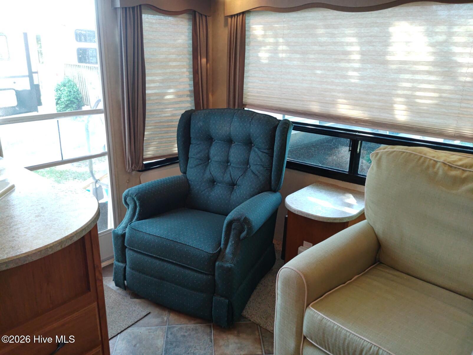 100567863 | Photo 30