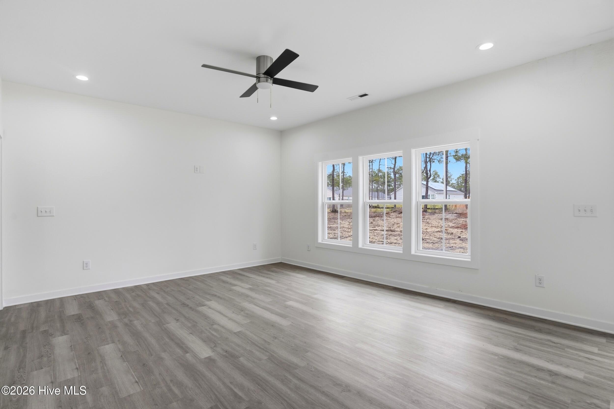 100558346 | Photo 12