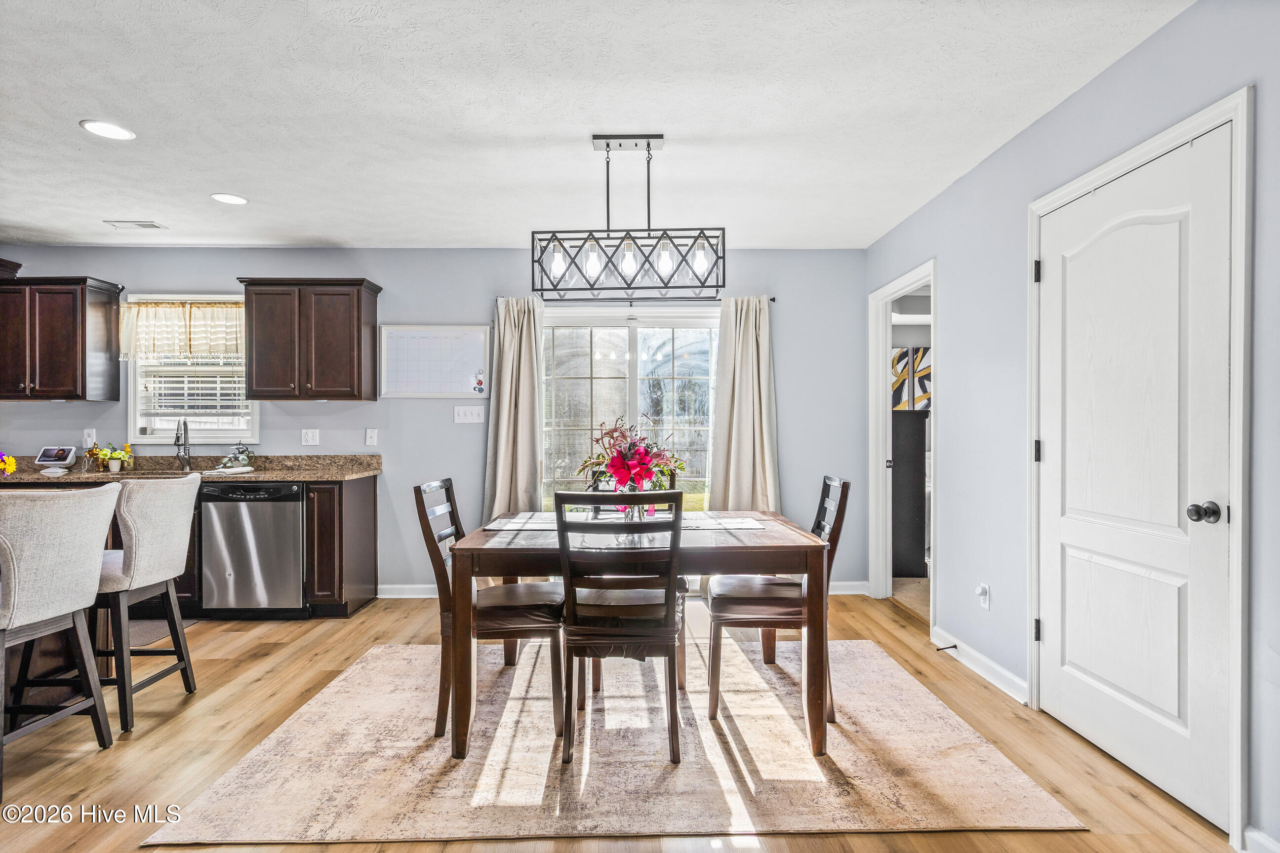 100563260 | Photo 10