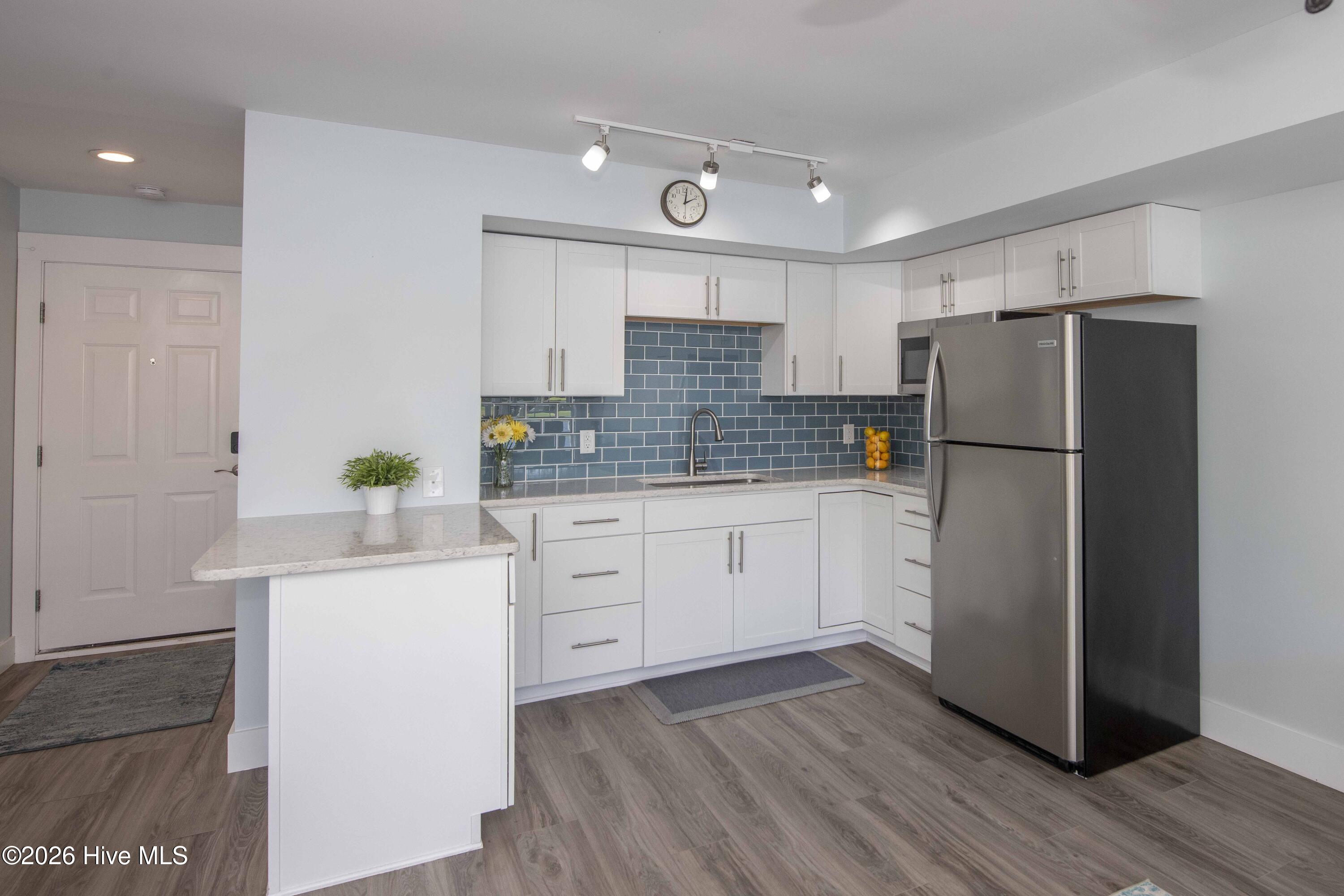 100563041 | Photo 39