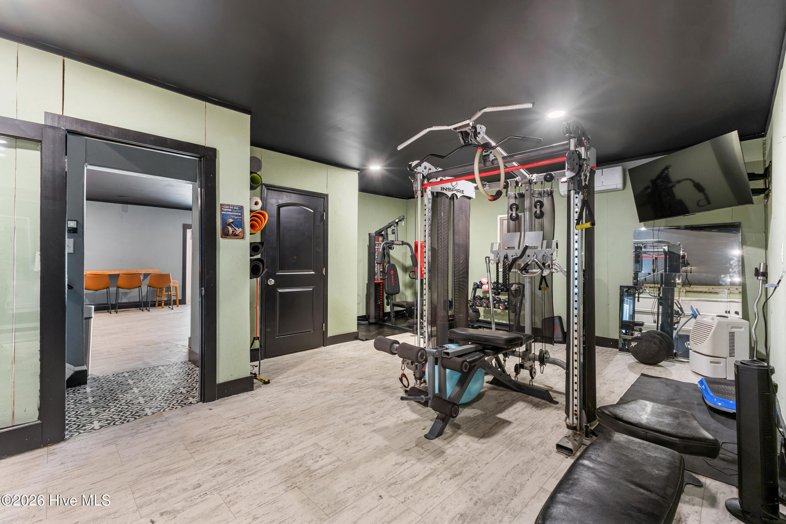 100557011 | Photo 41