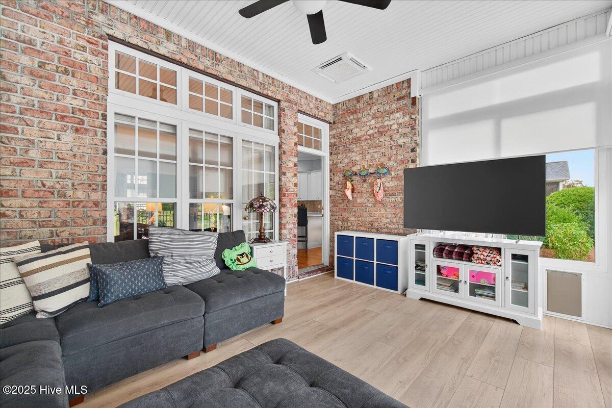 100535406 | Photo 19