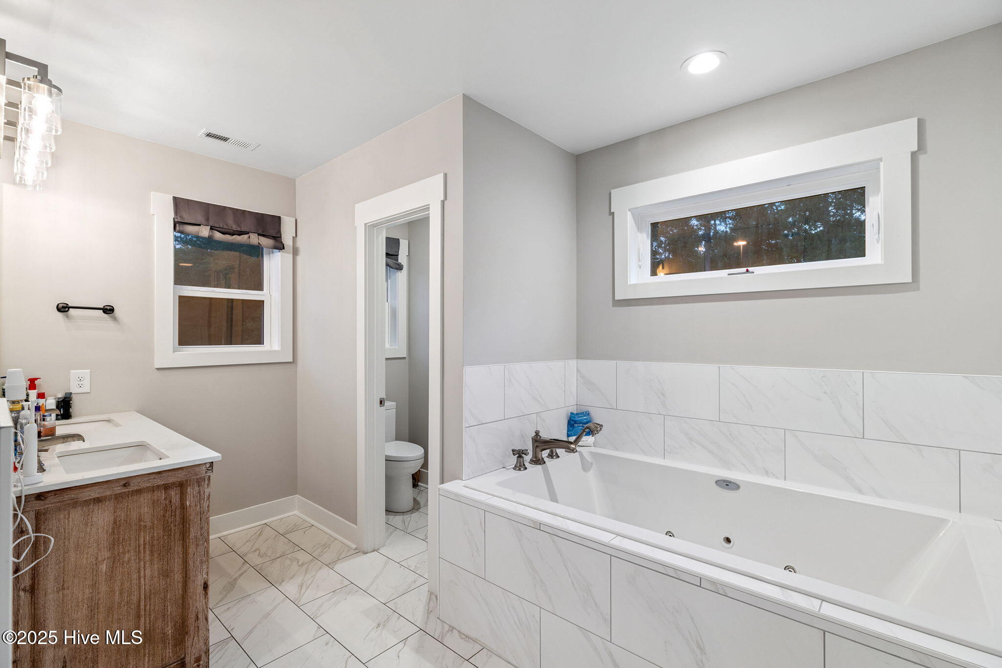 100520398 | Photo 28