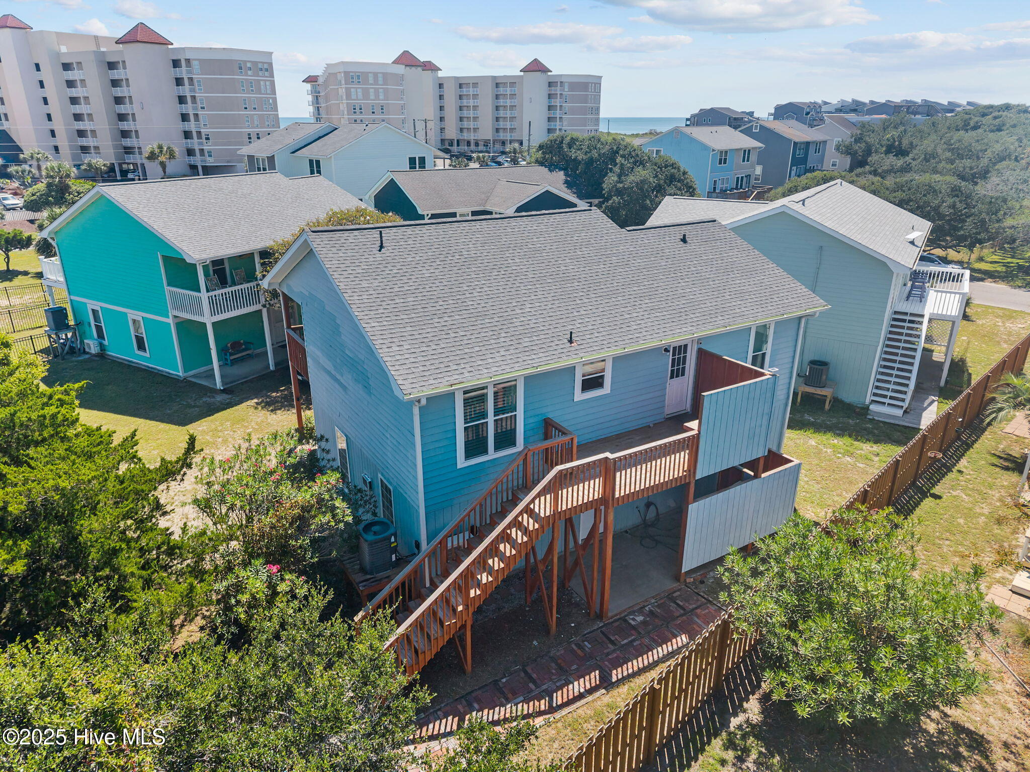 100528402 | Photo 45