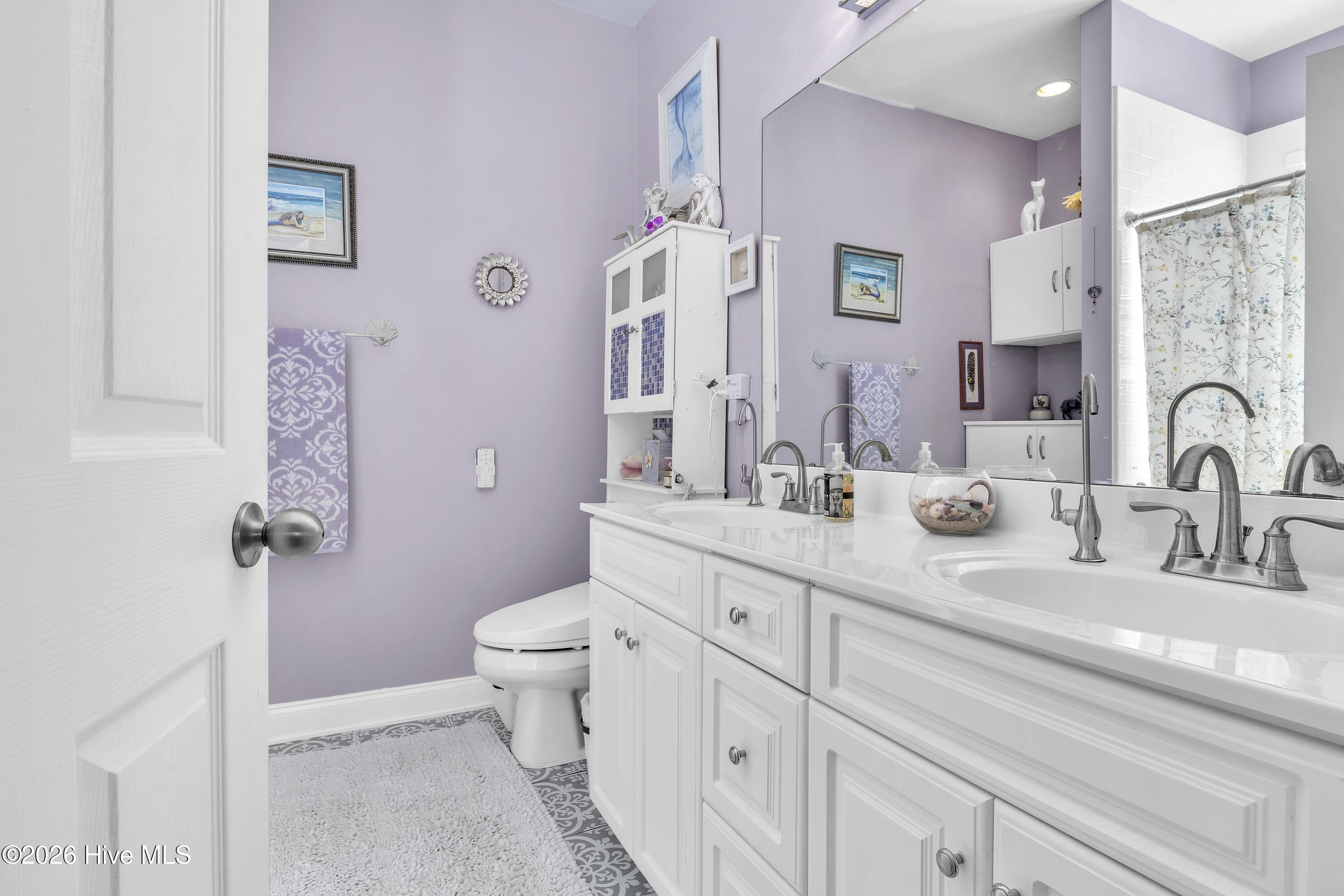 100562137 | Photo 24