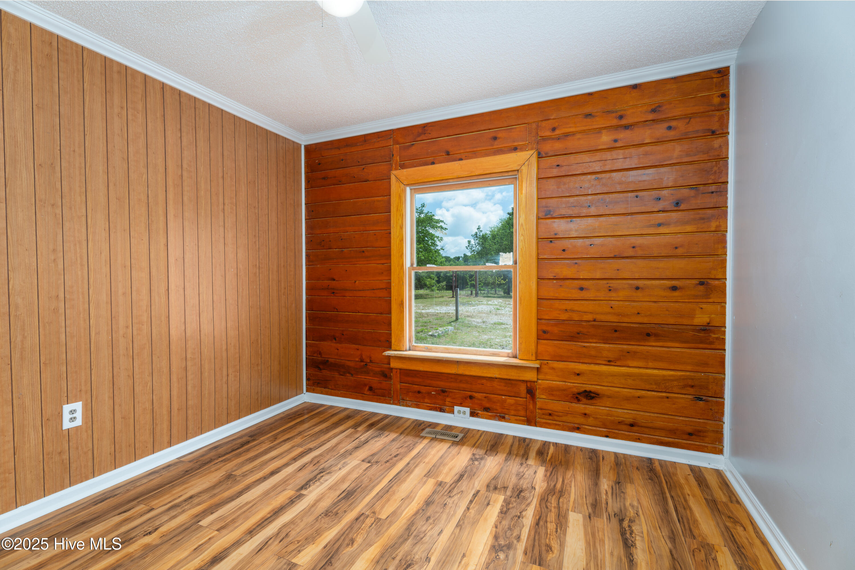 100520463 | Photo 10