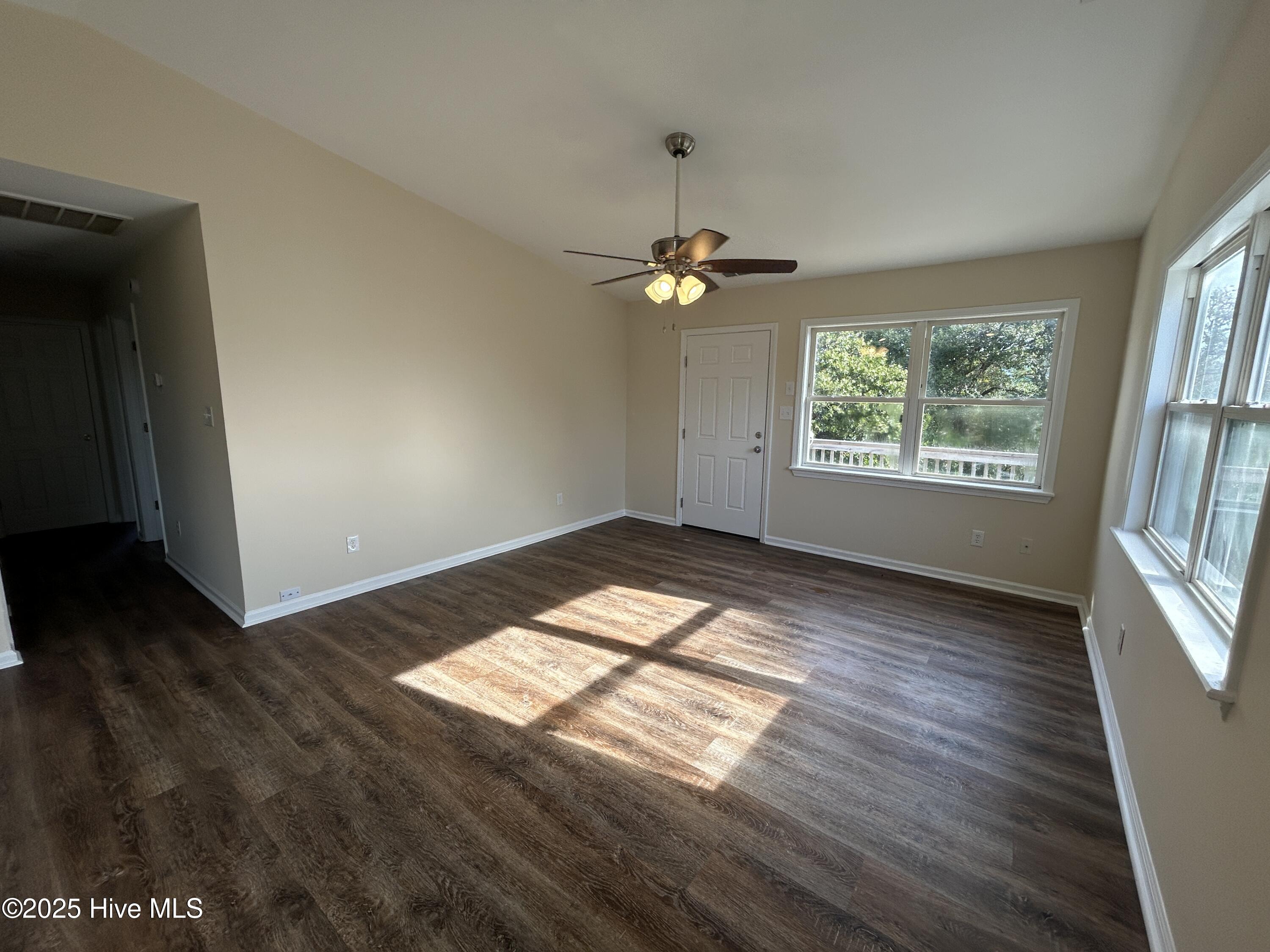 100530548 | Photo 11