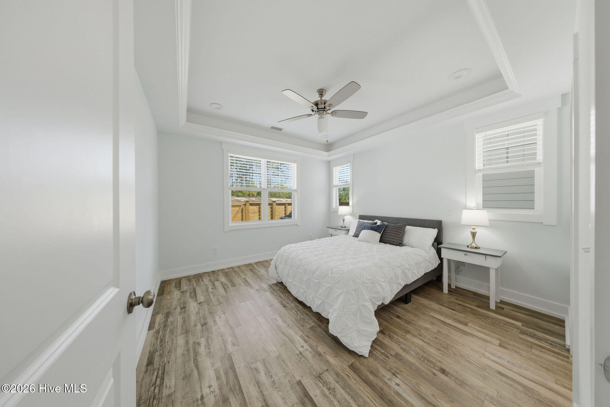 100569127 | Photo 16