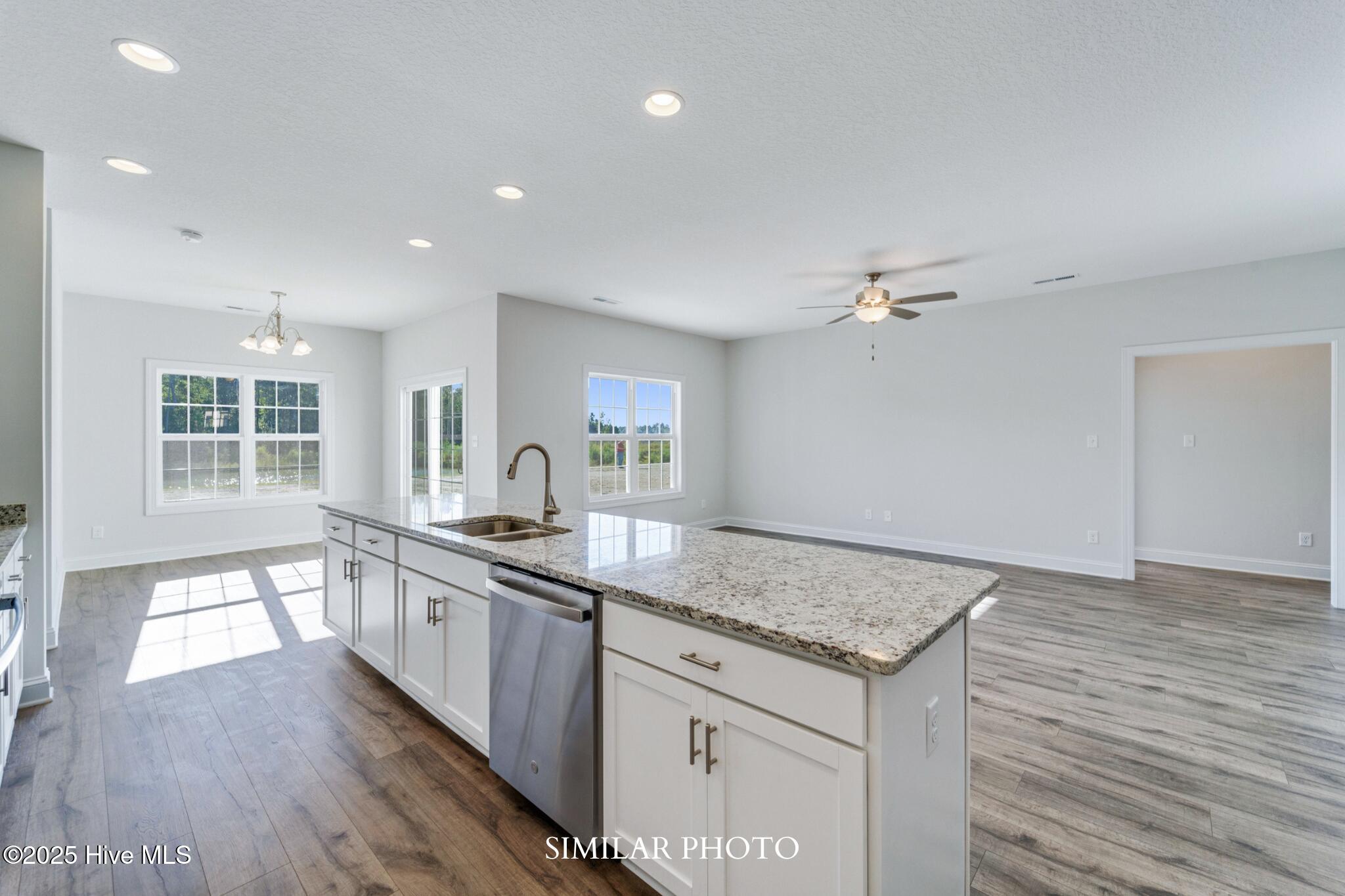 100521775 | Photo 16