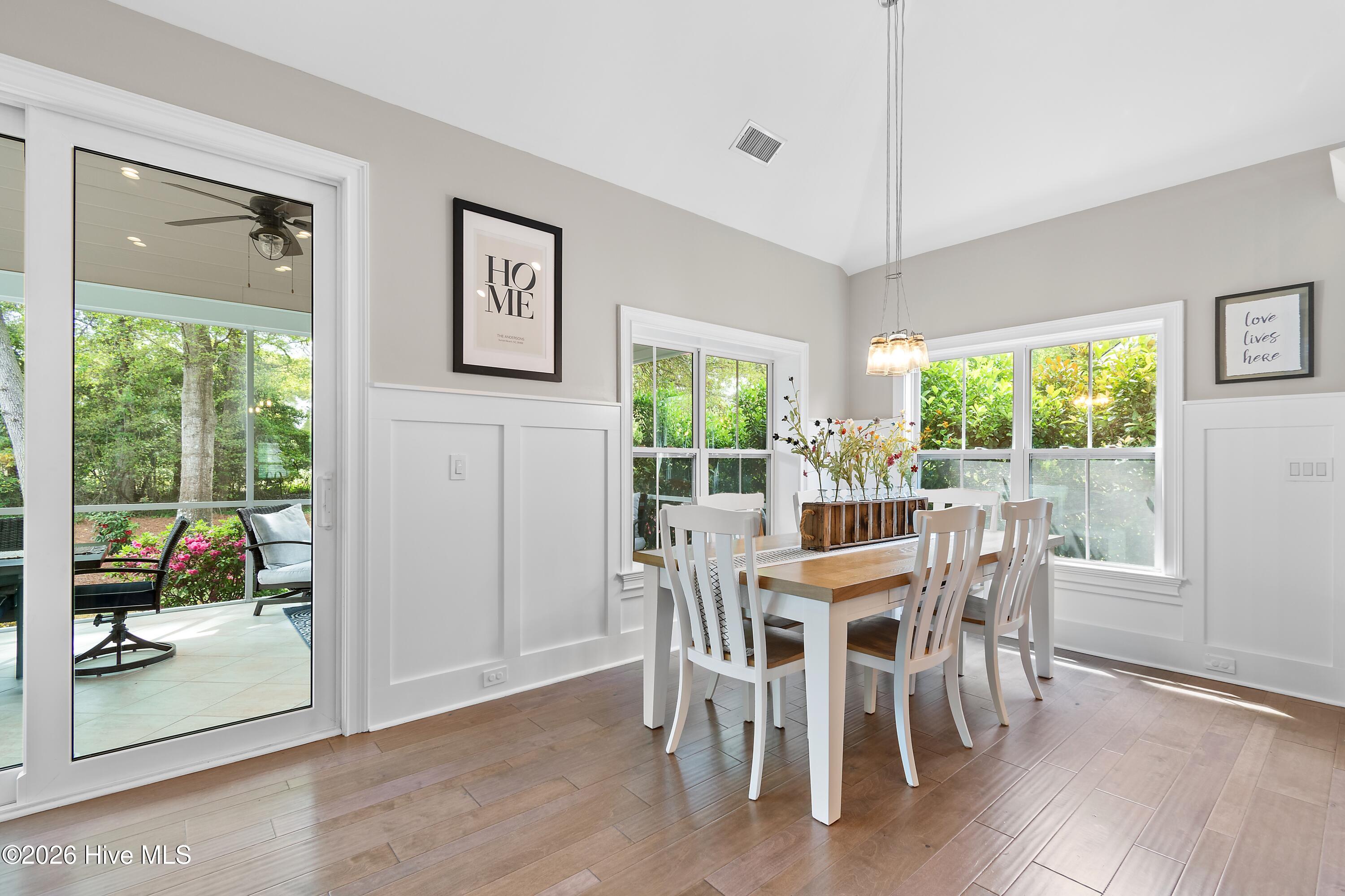 100565384 | Photo 13