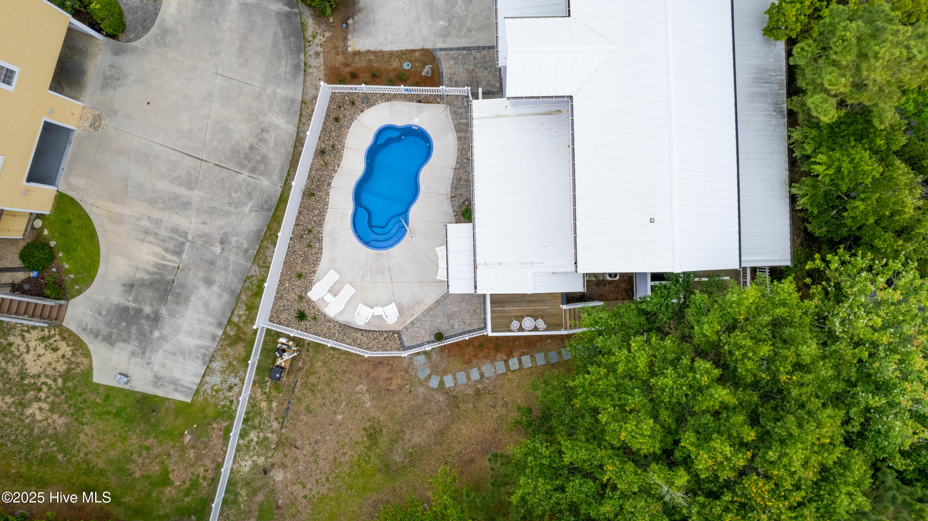 100555260 | Photo 54