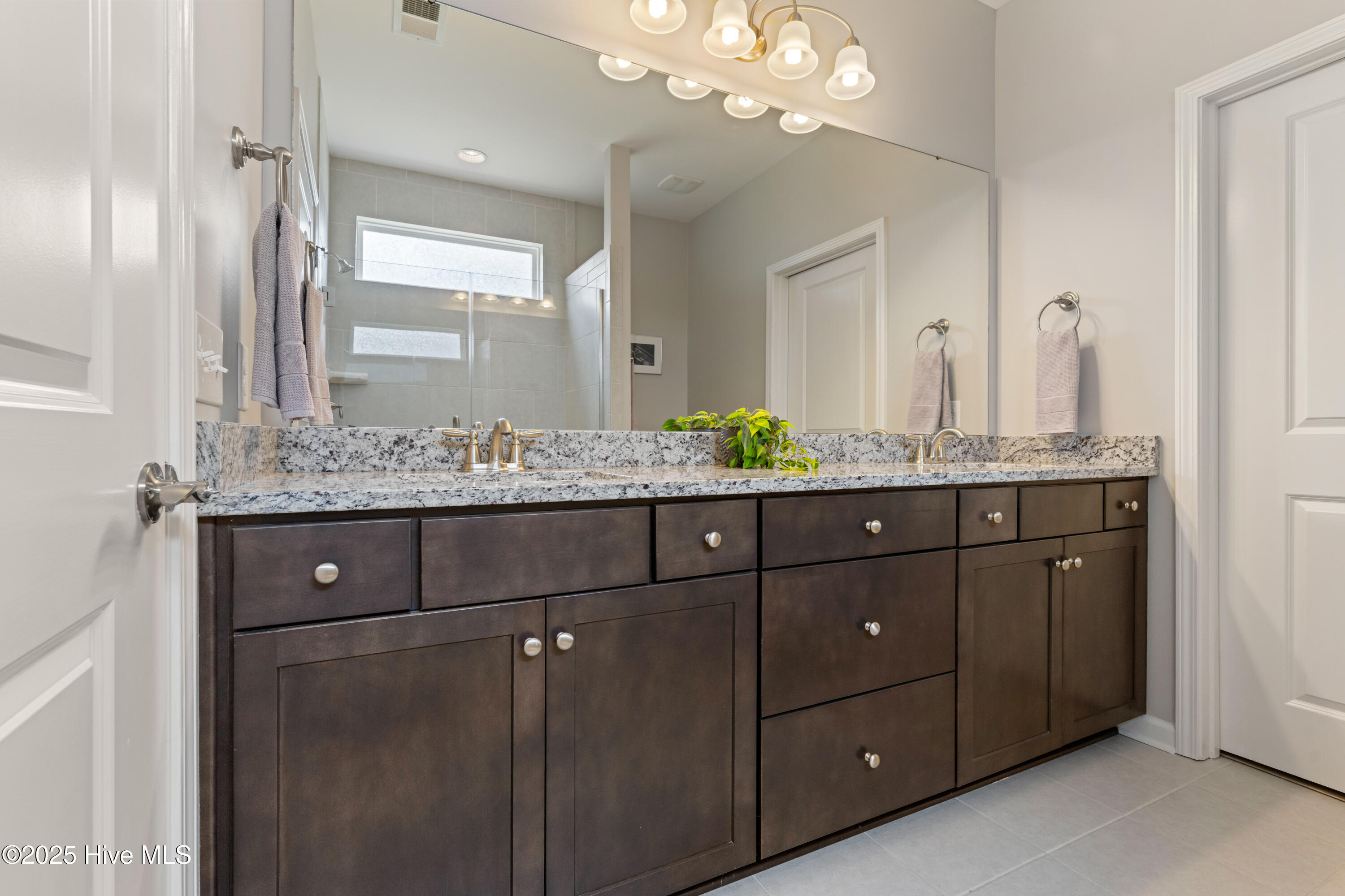 100515849 | Photo 21